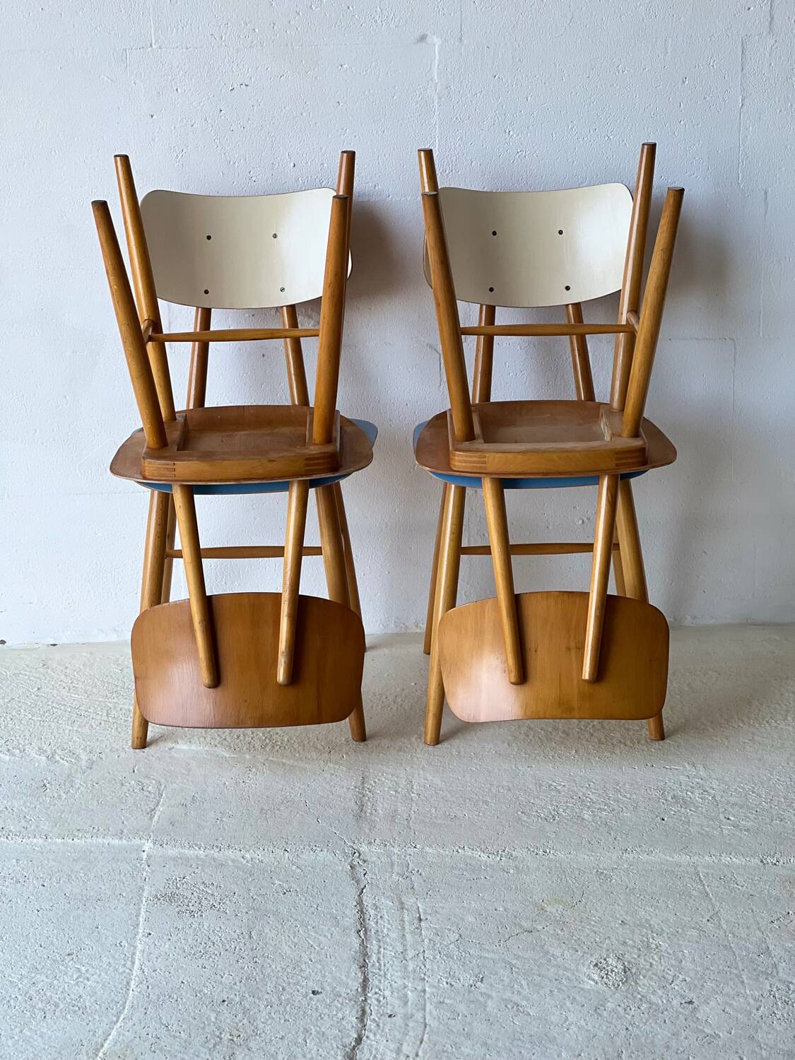 Chaises de salle à manger par TON