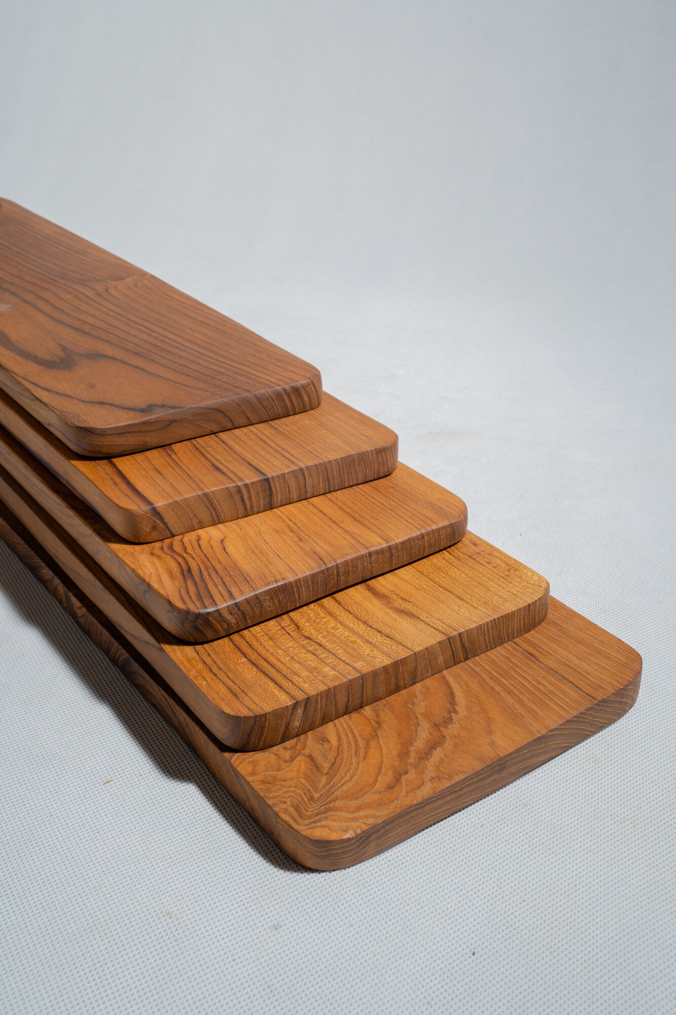 Cutting or presentation board of monoxyl teak with handle (T1)