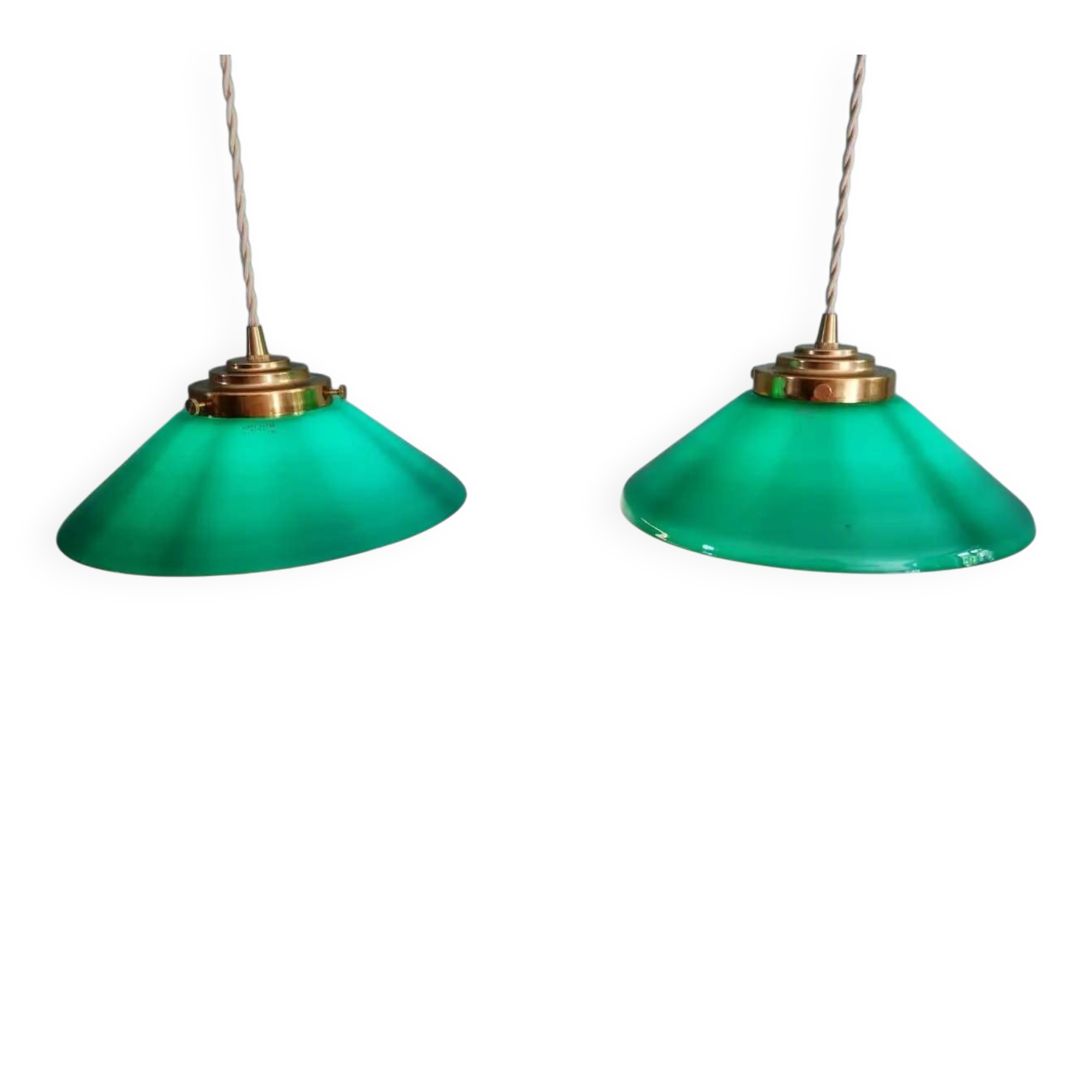 Duo de suspensions coniques en opaline verte, style Art Déco