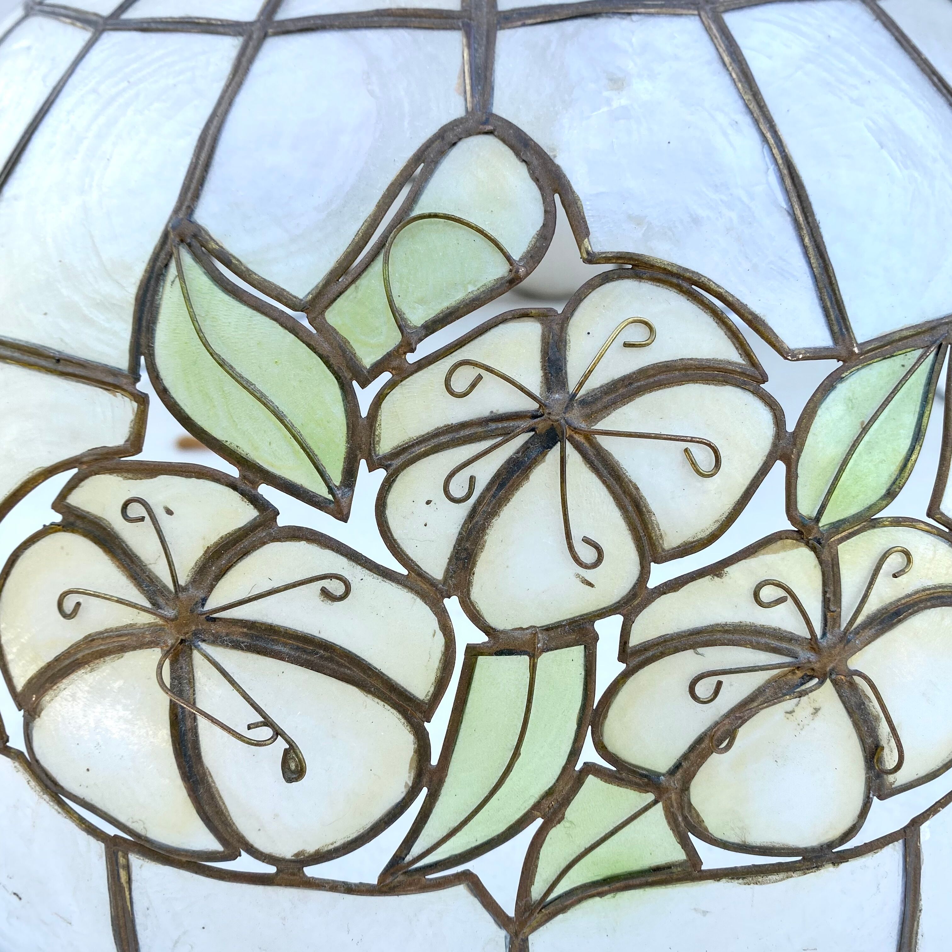 Mother-of-pearl and brass suspension