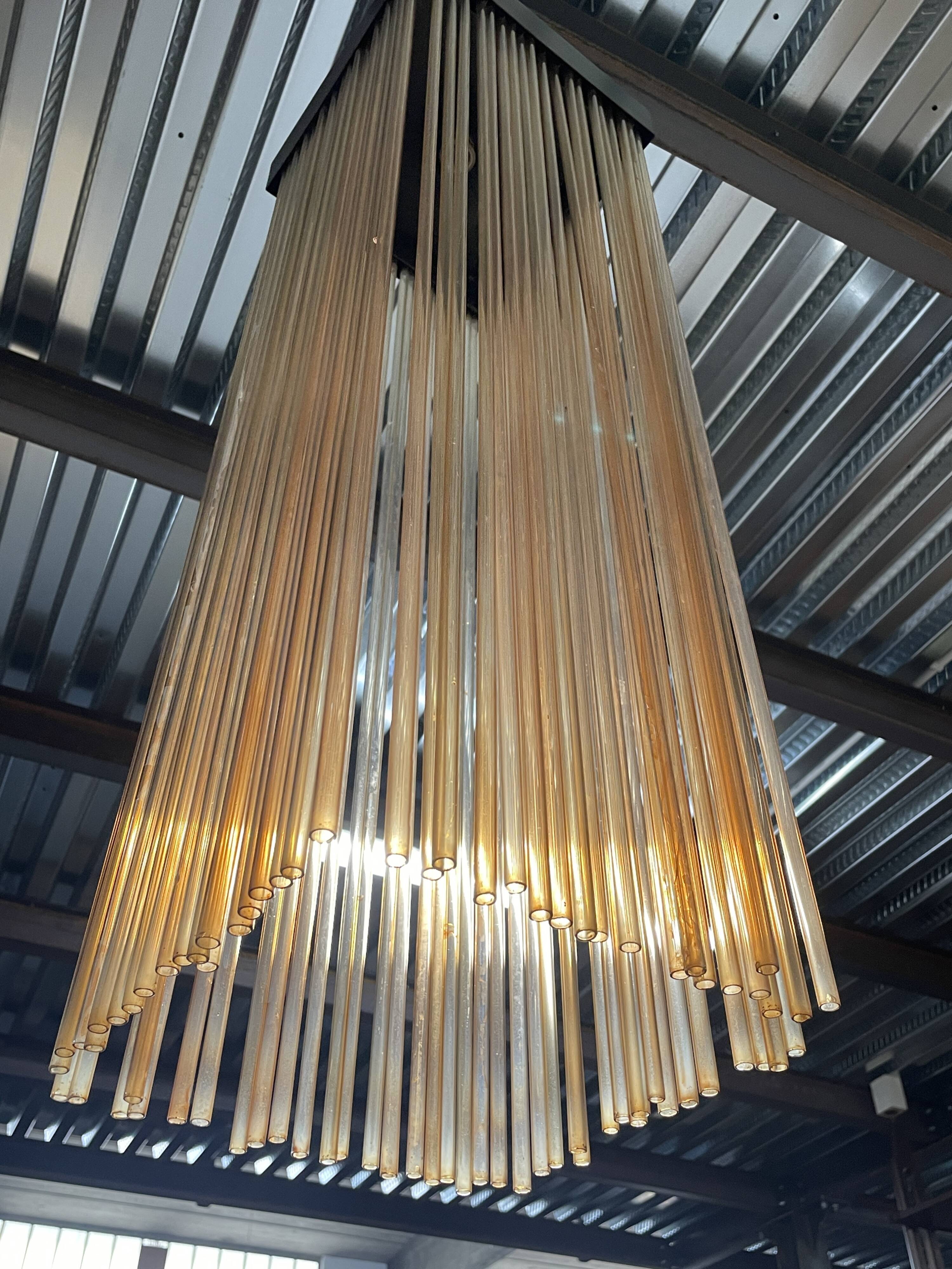 Suspension avec des tiges en verre et des pièces en métal et en laiton, 1970