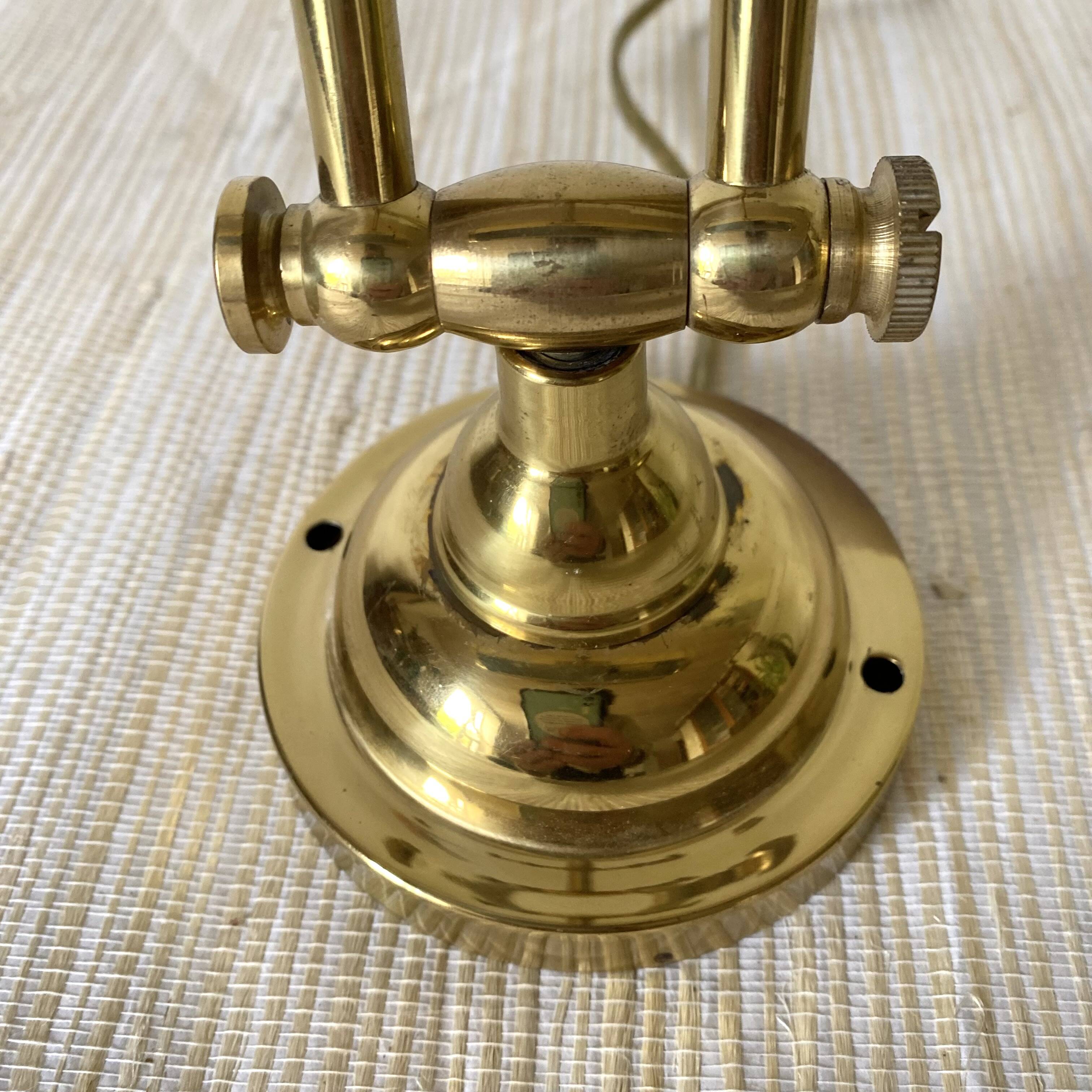 Wall light for brass picture lighting