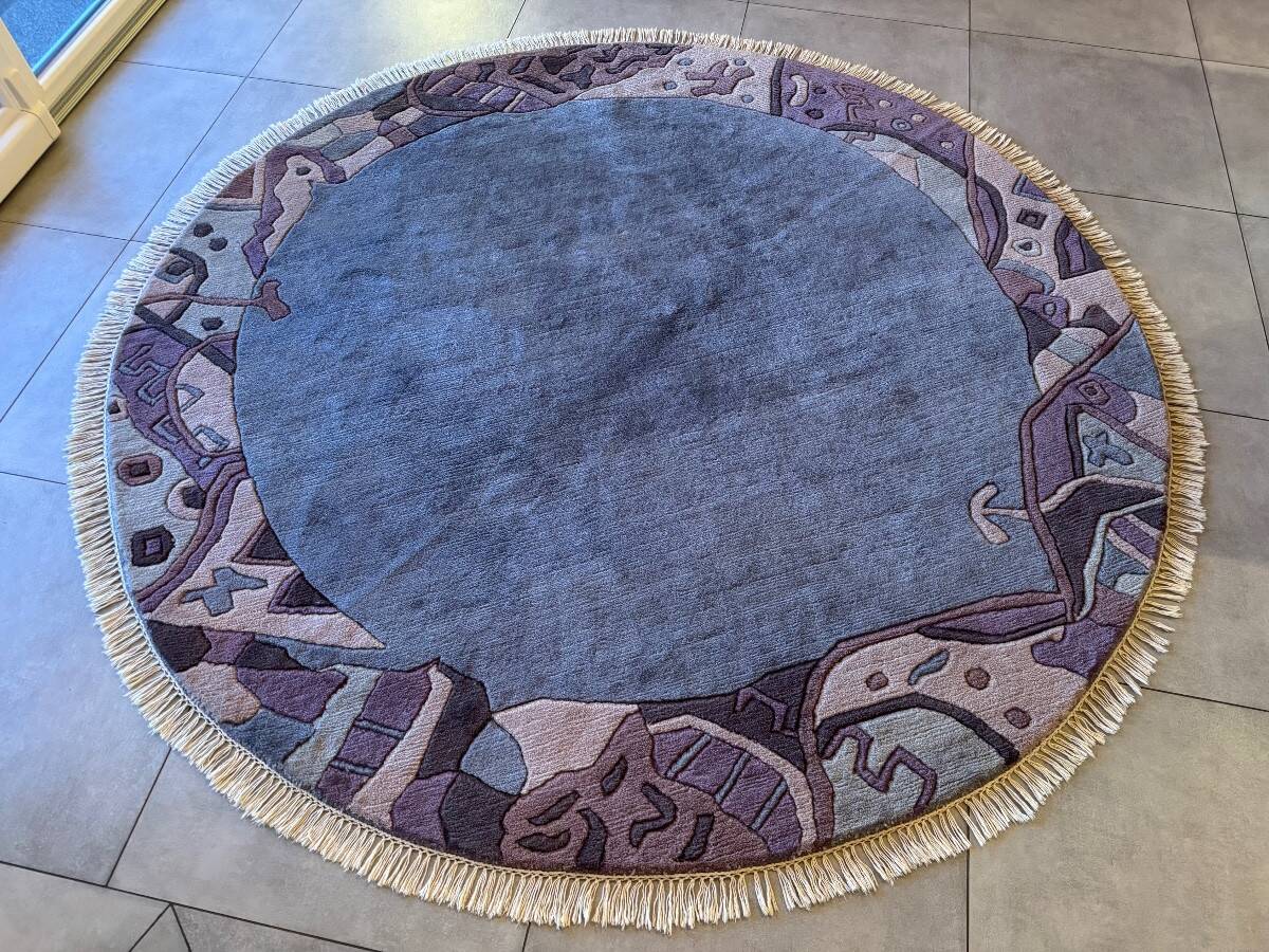 Round Nepalese rug diameter: 200 cm