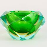 Faceted diamond ashtray in colour from the 1960s by Flavio Poli for Seguso, Murano, Italy.