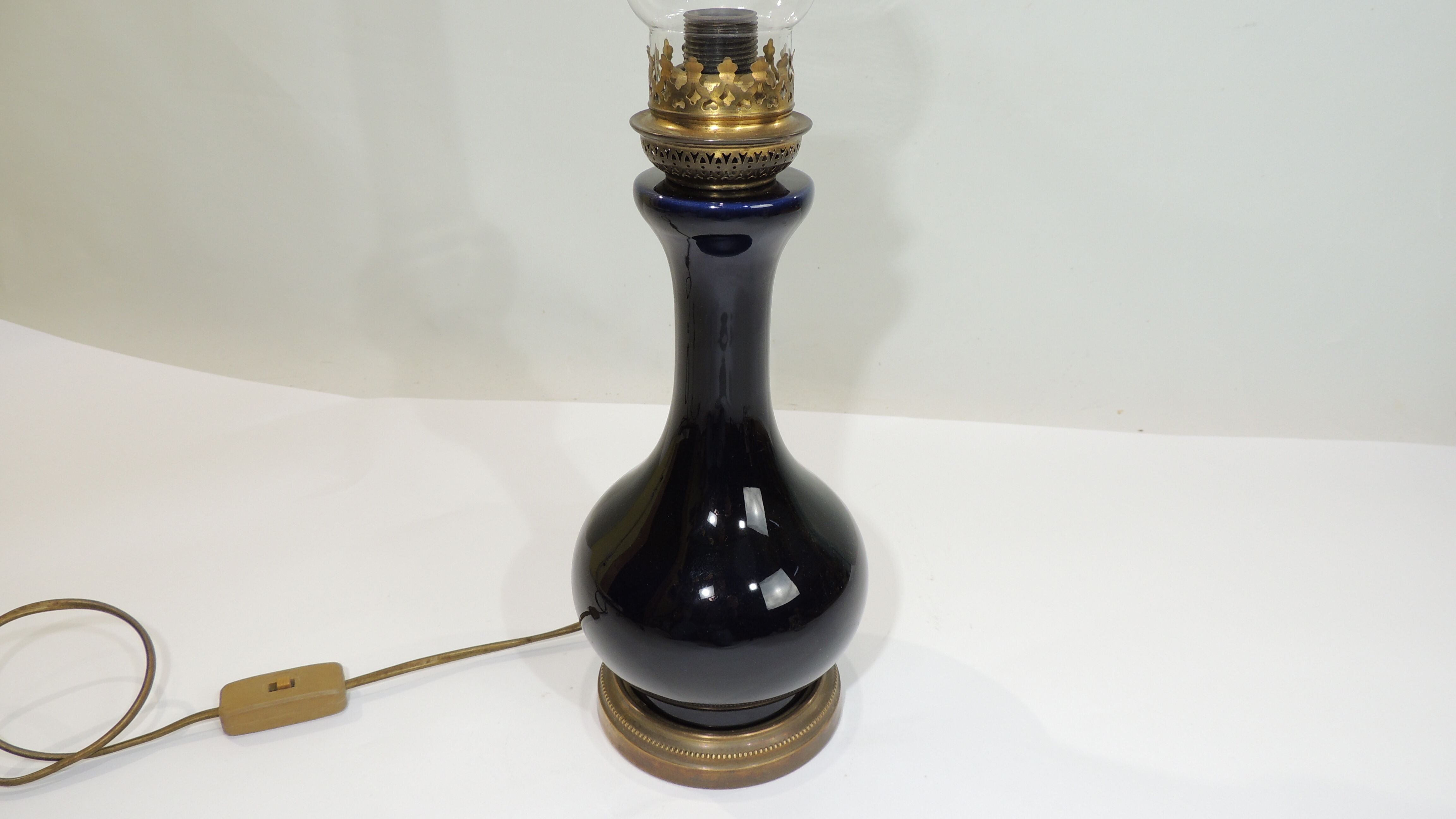 Old Blue/vintage opaline petrol lamp