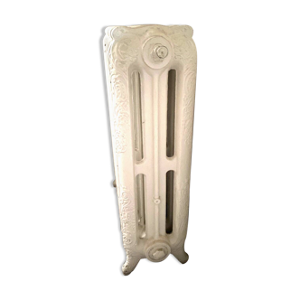 Old radiator on legs with eight flowered blades in cast iron 20th century