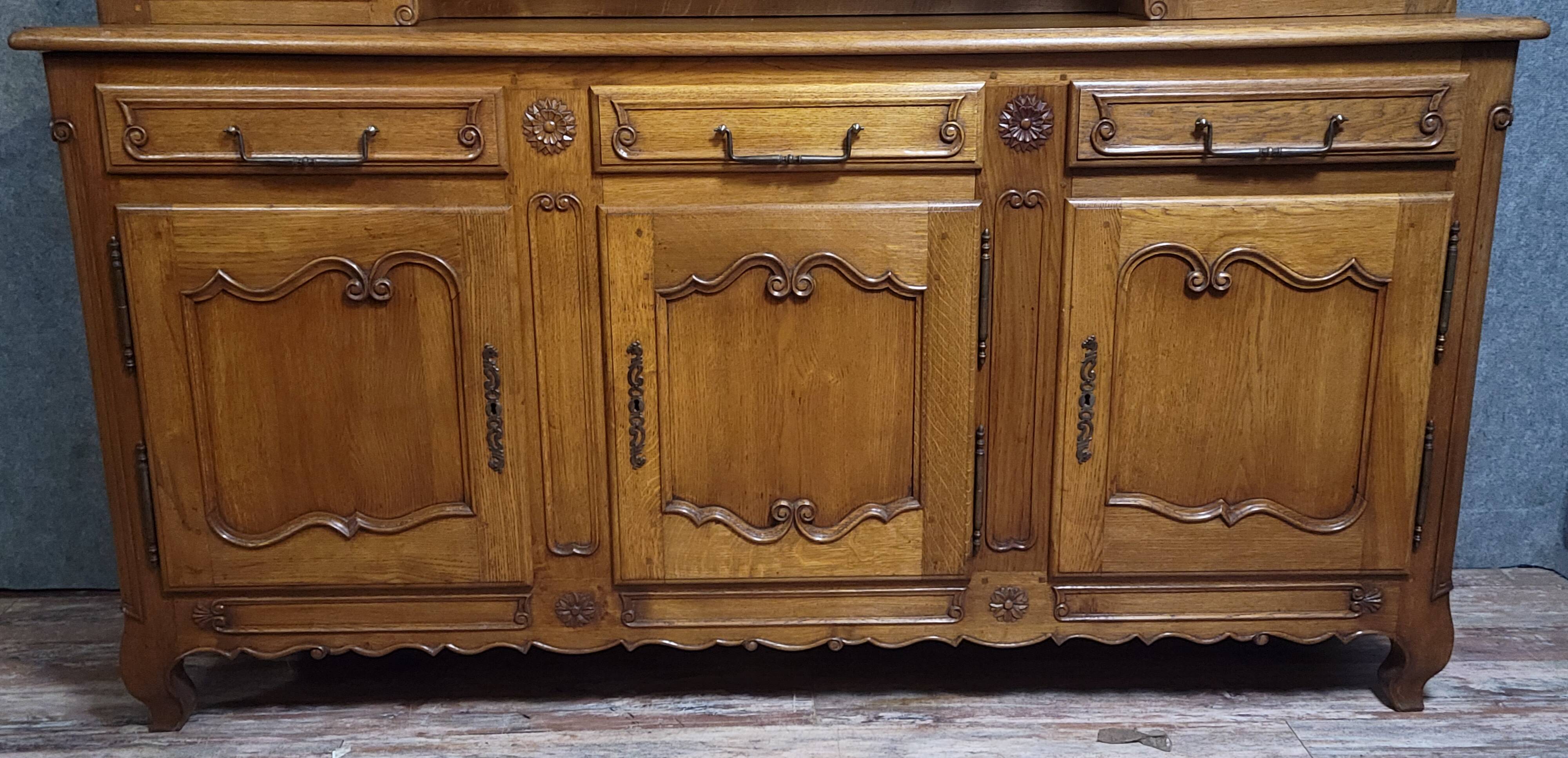 Important two-body buffet in Louis XV style made of solid ash.