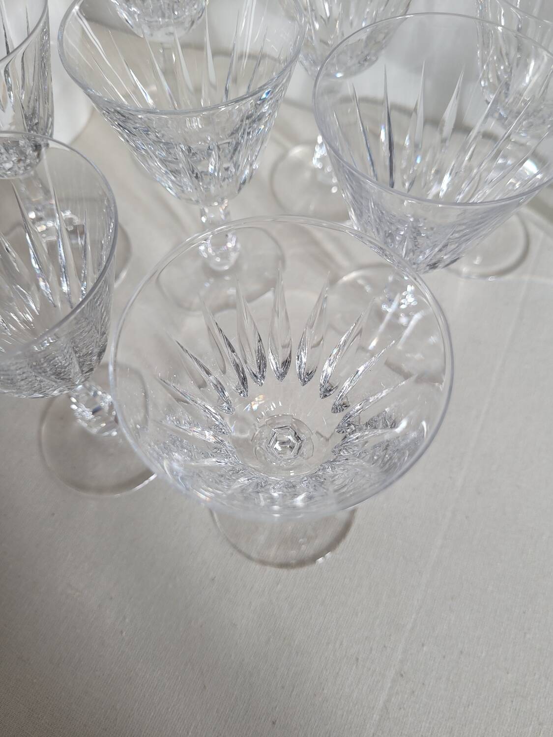 Set of 9 Villeroy and Boch white wine glasses