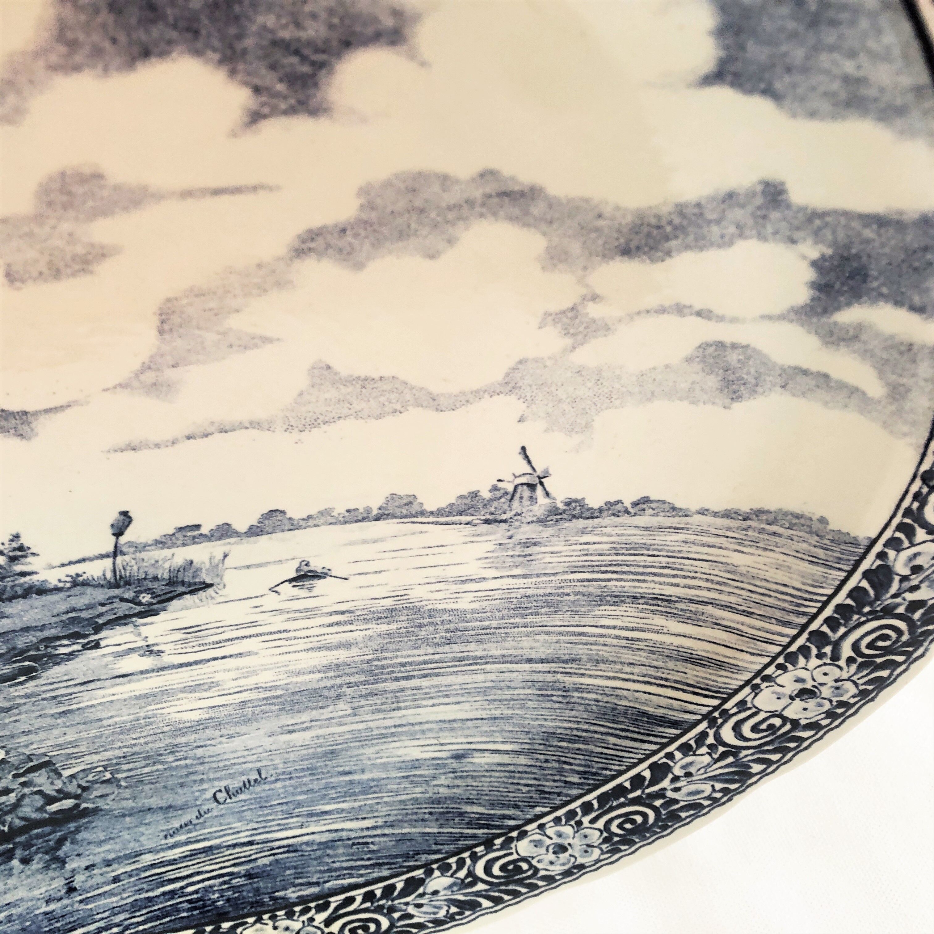 Hollow dish and wall hanger earthenware M.R.L Boch Delft's 39.5 cm