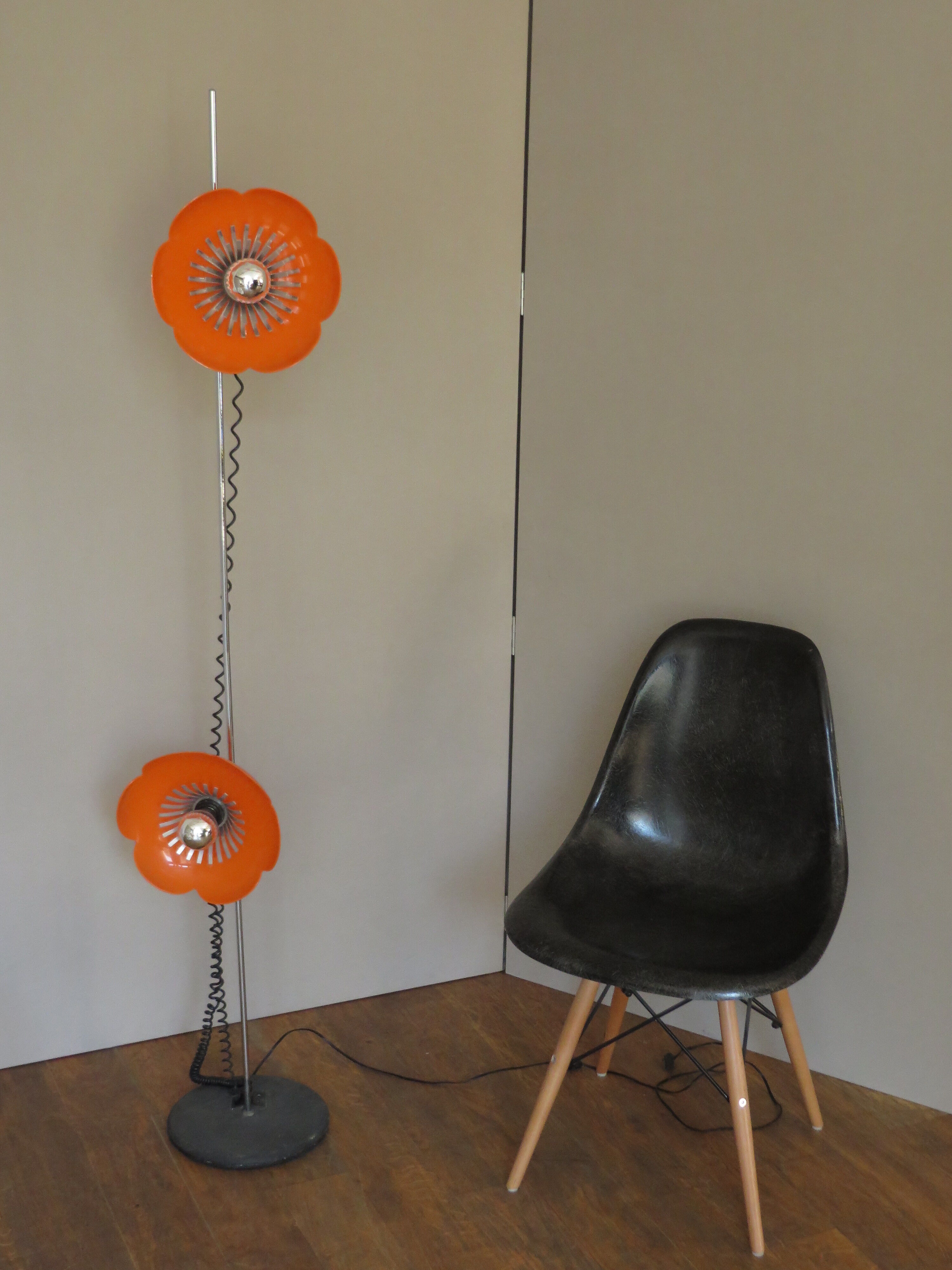 Lamppost flowers design seventies