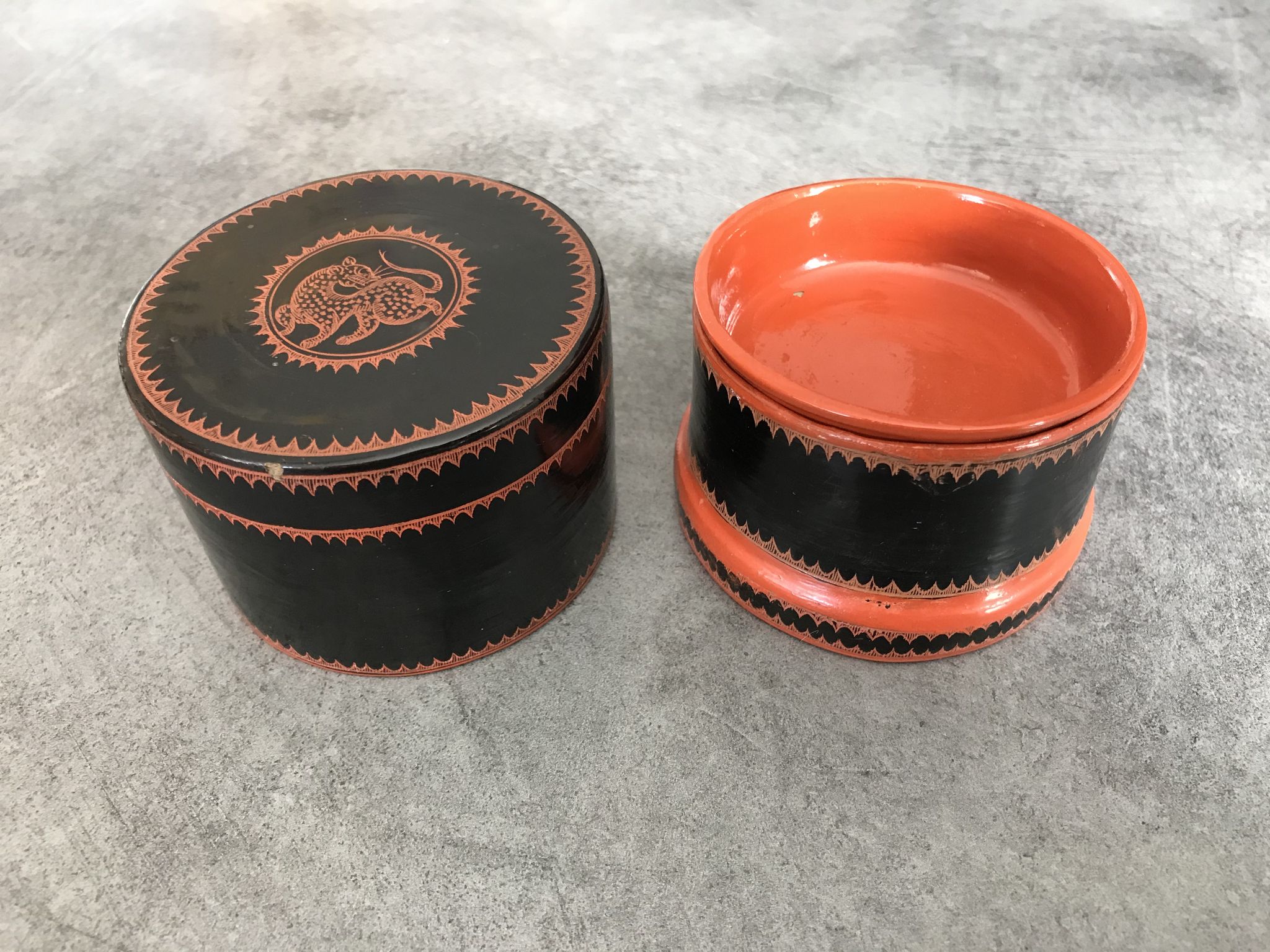 Asia decor animal paint decor of animal paint orange/black indoor laqué