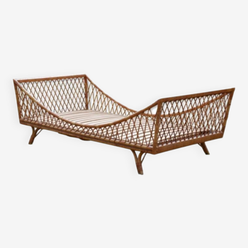 Rattan bed