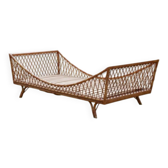 Rattan bed