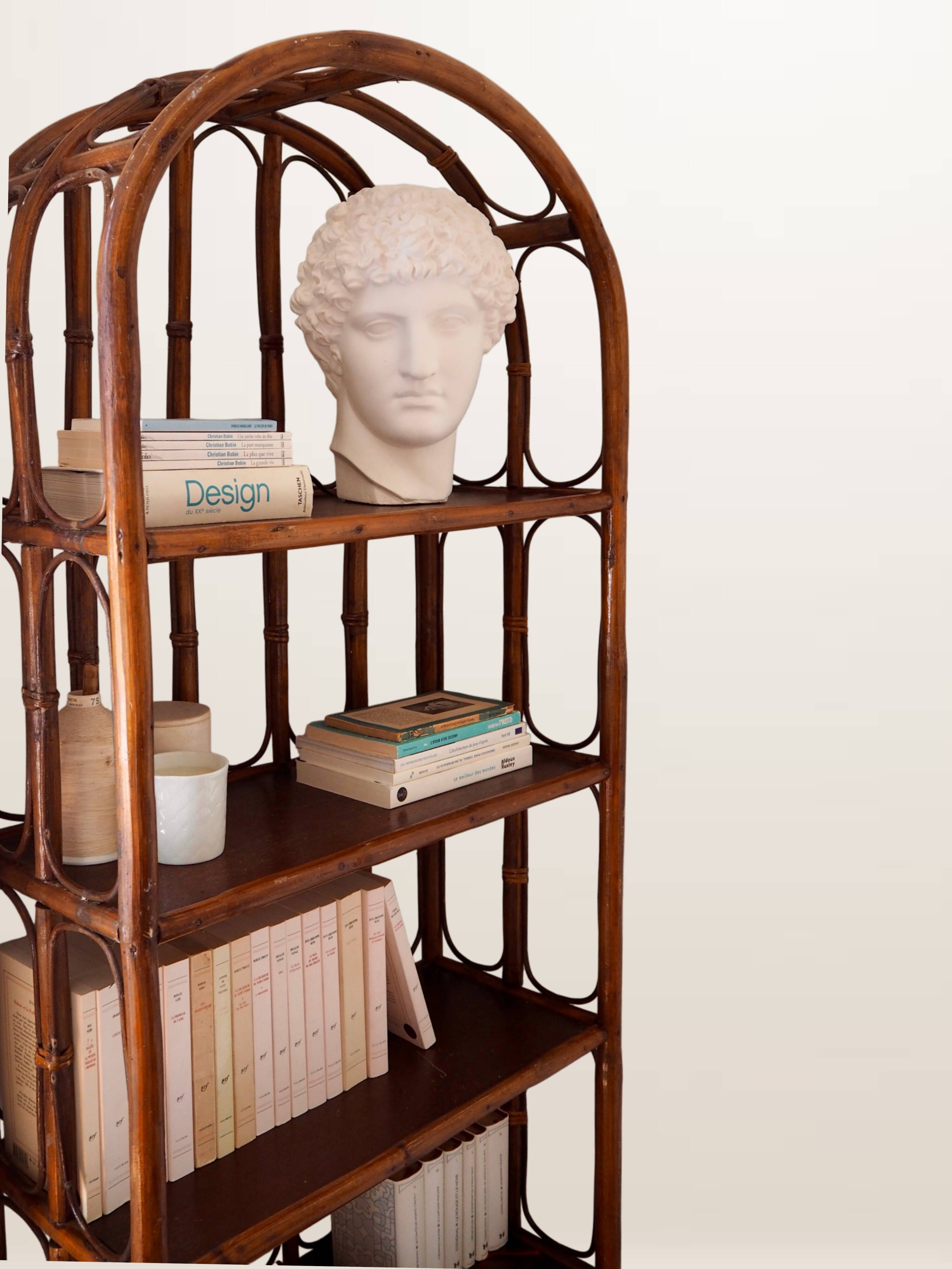 Étagère en rotin cintré — 173 cm