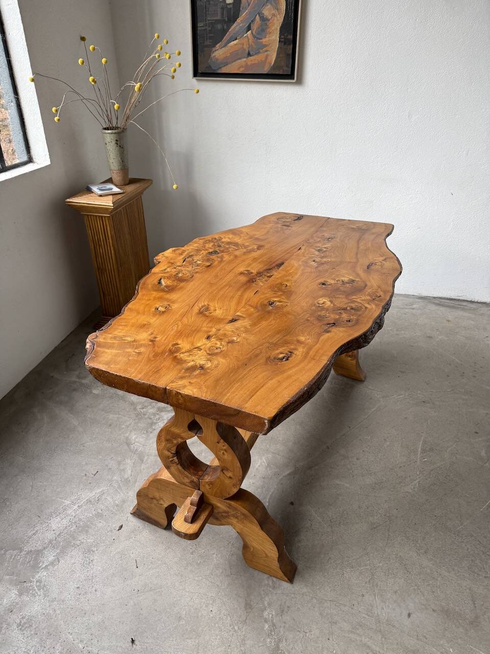 Table artisanale en orme massif, art populaire