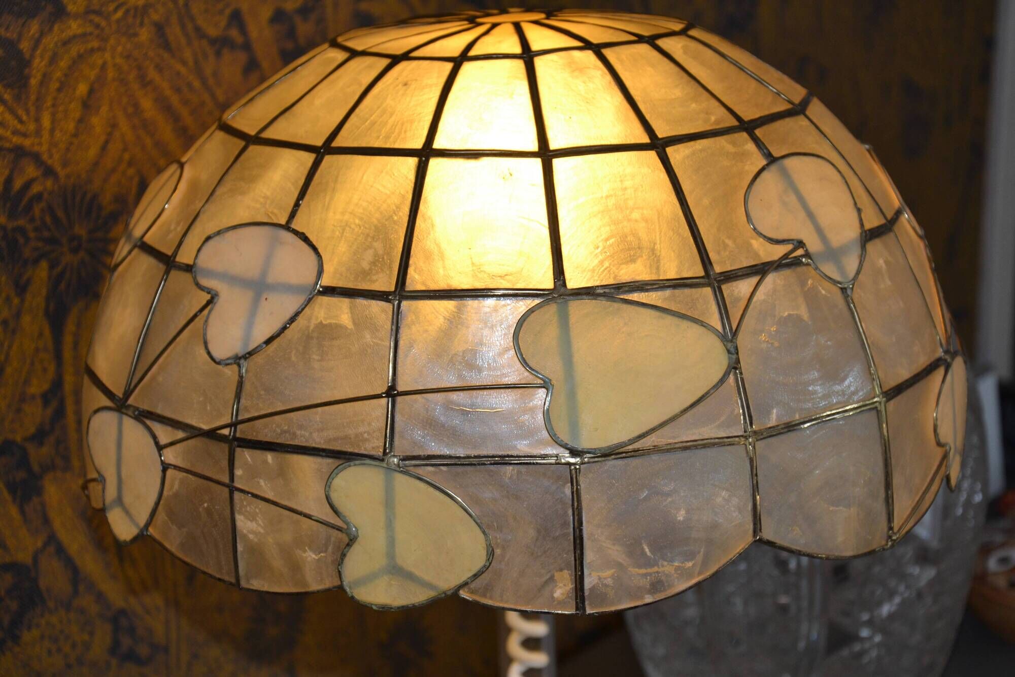 Lampe en nacre et plexiglas années 70