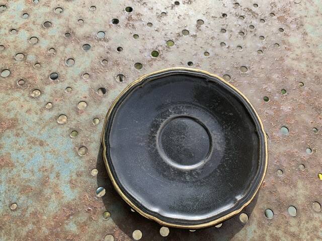 Coffee service composed of 5 cups and saucers in black earthenware and different colored interiors