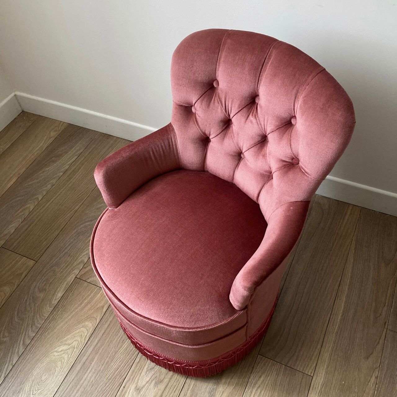 Pink toad armchair