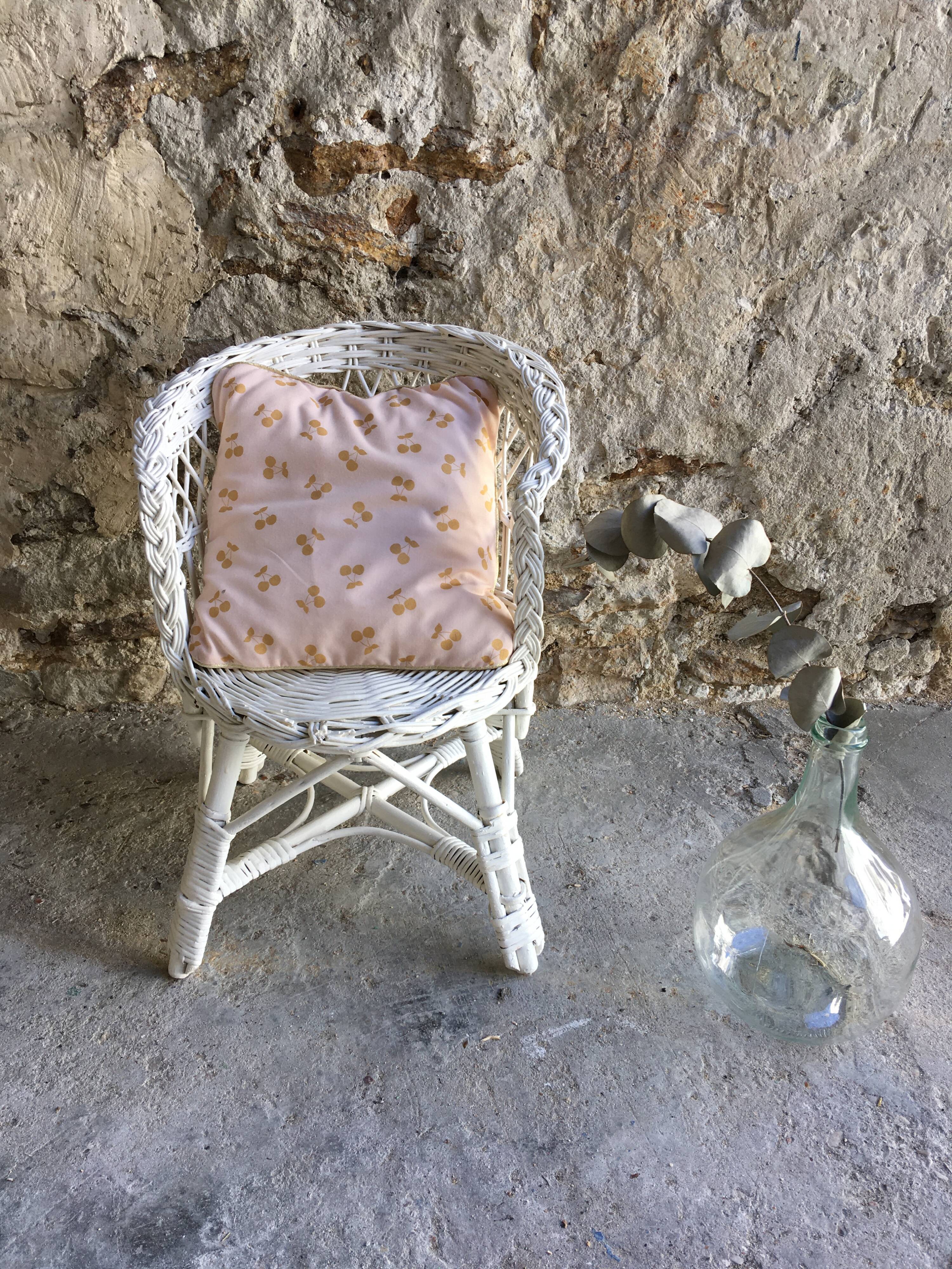 Fauteuil pour enfant en rotin