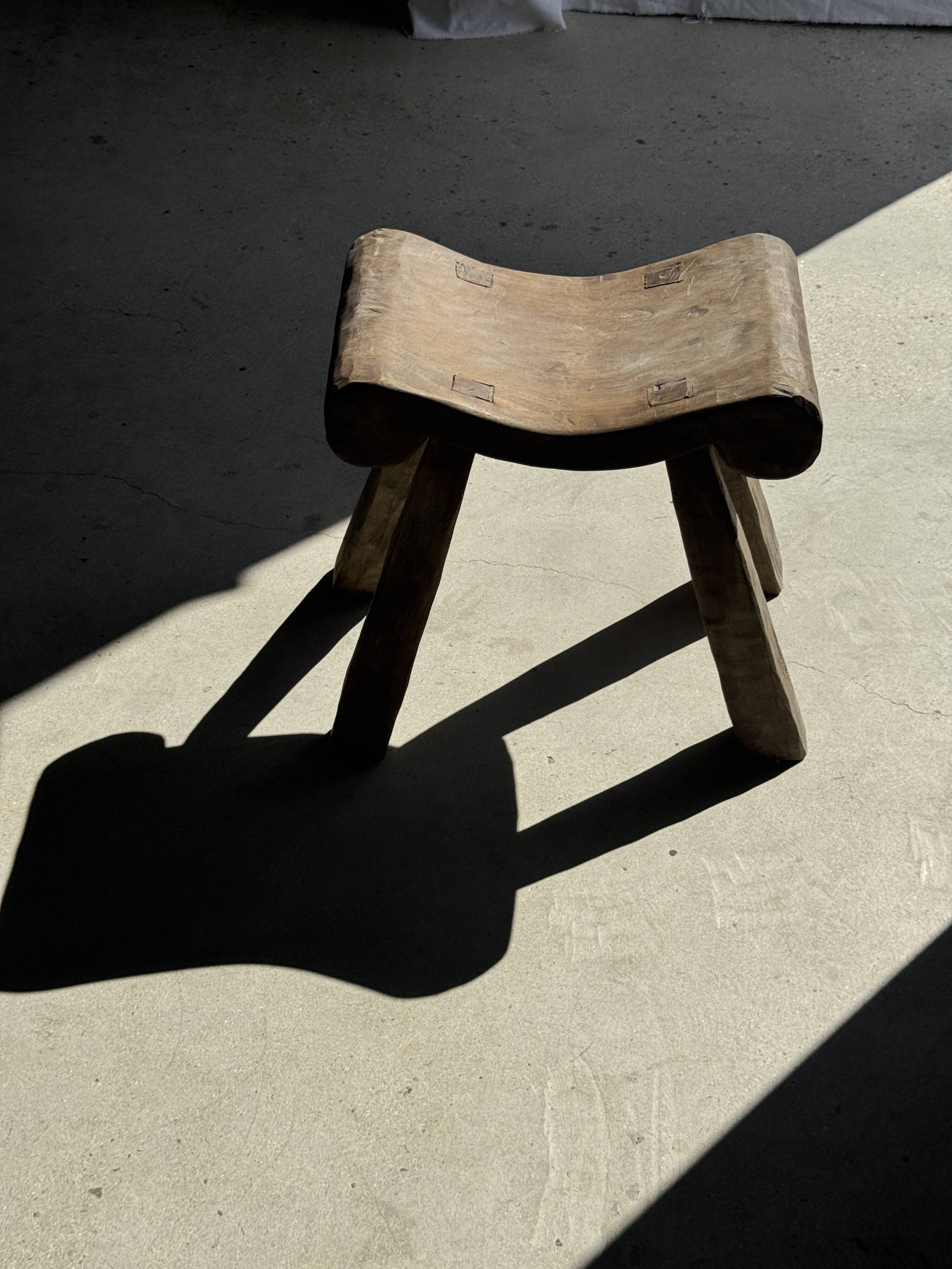 Four-legged stool in antique teak from Indonesia H 50 L 52