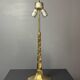 Lampe de table en rattan, bambou et laiton à tige en crayon du milieu du siècle. Années 1970.