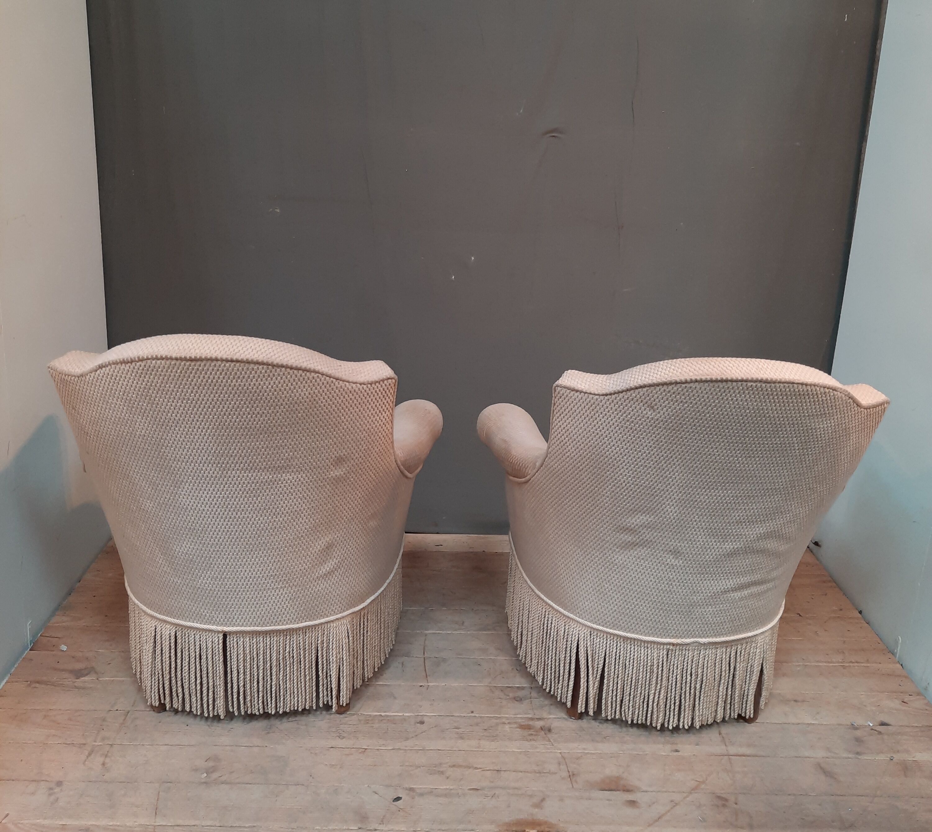 Pair of toad chair