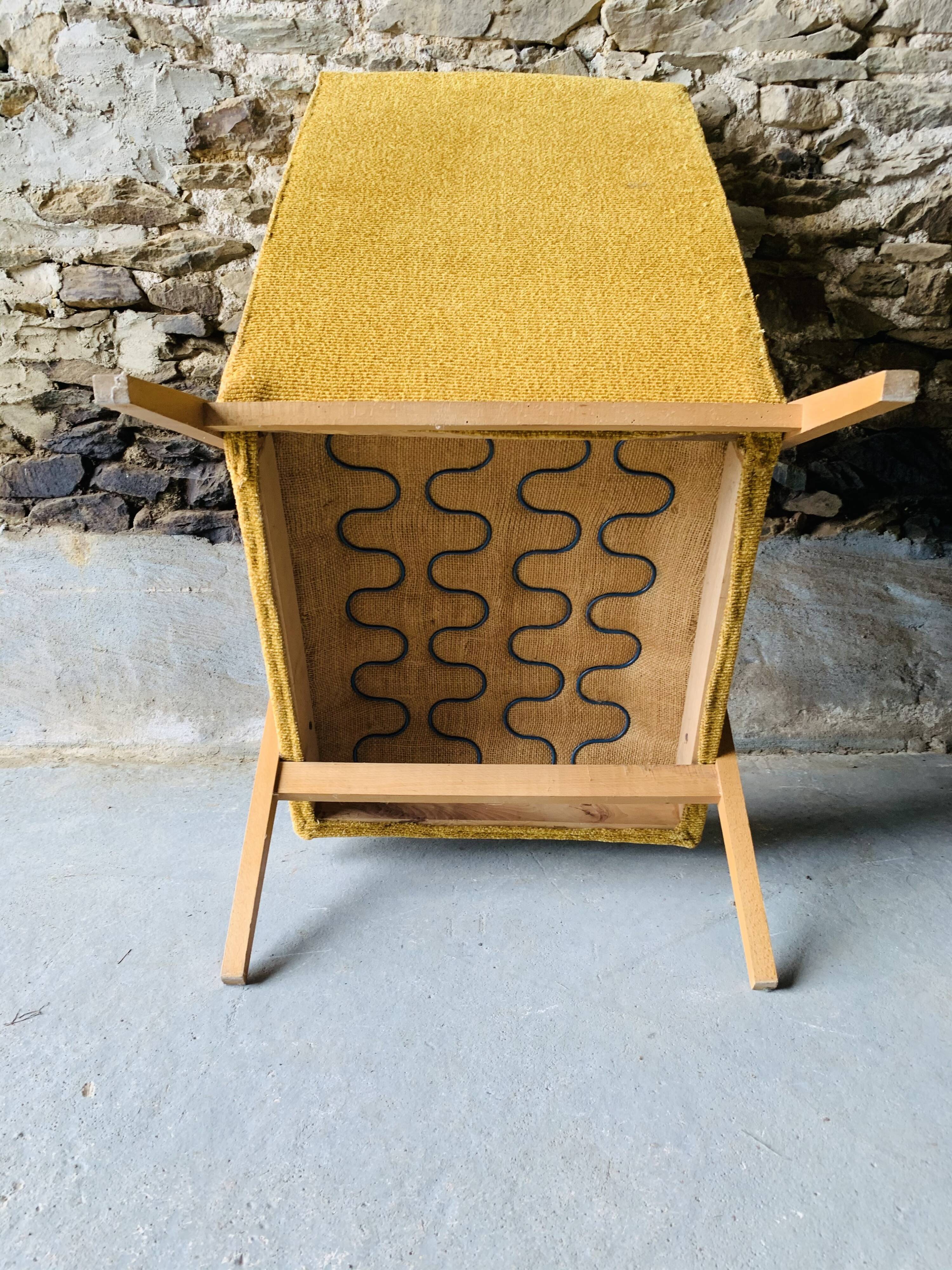 Fauteuil moutarde - bois et velours
