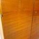 Fineer vintage kledingkast met legplanken