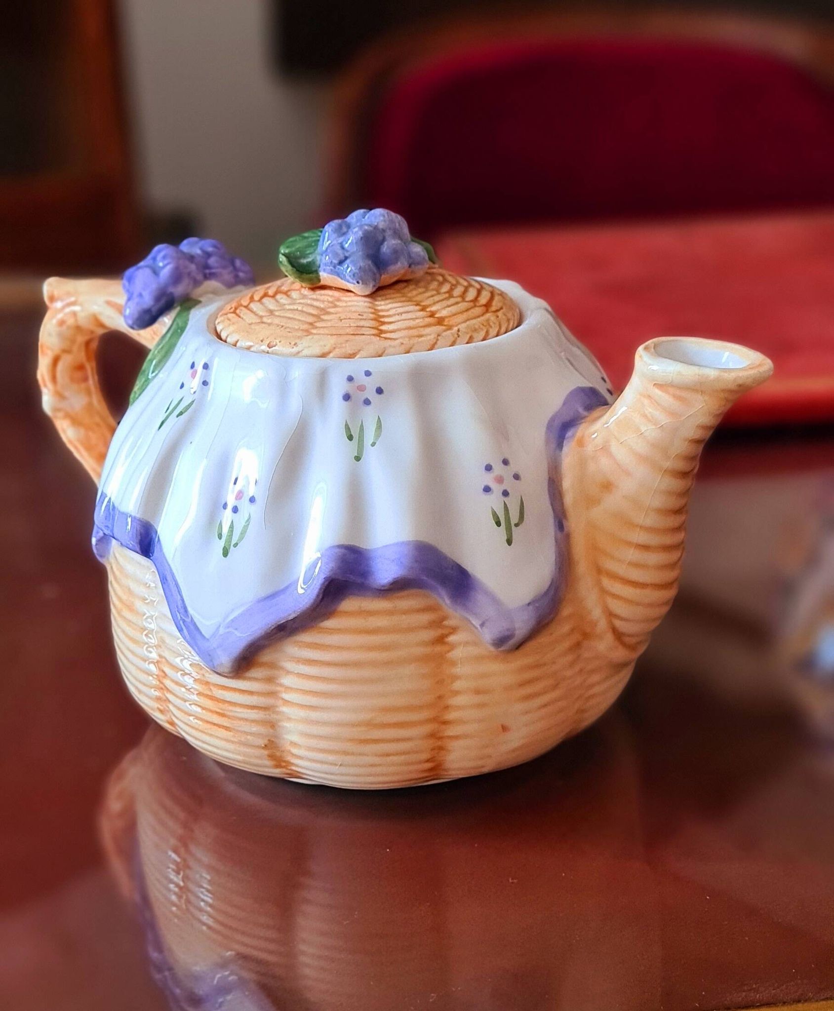 Théière en barbotine motifs Raisins