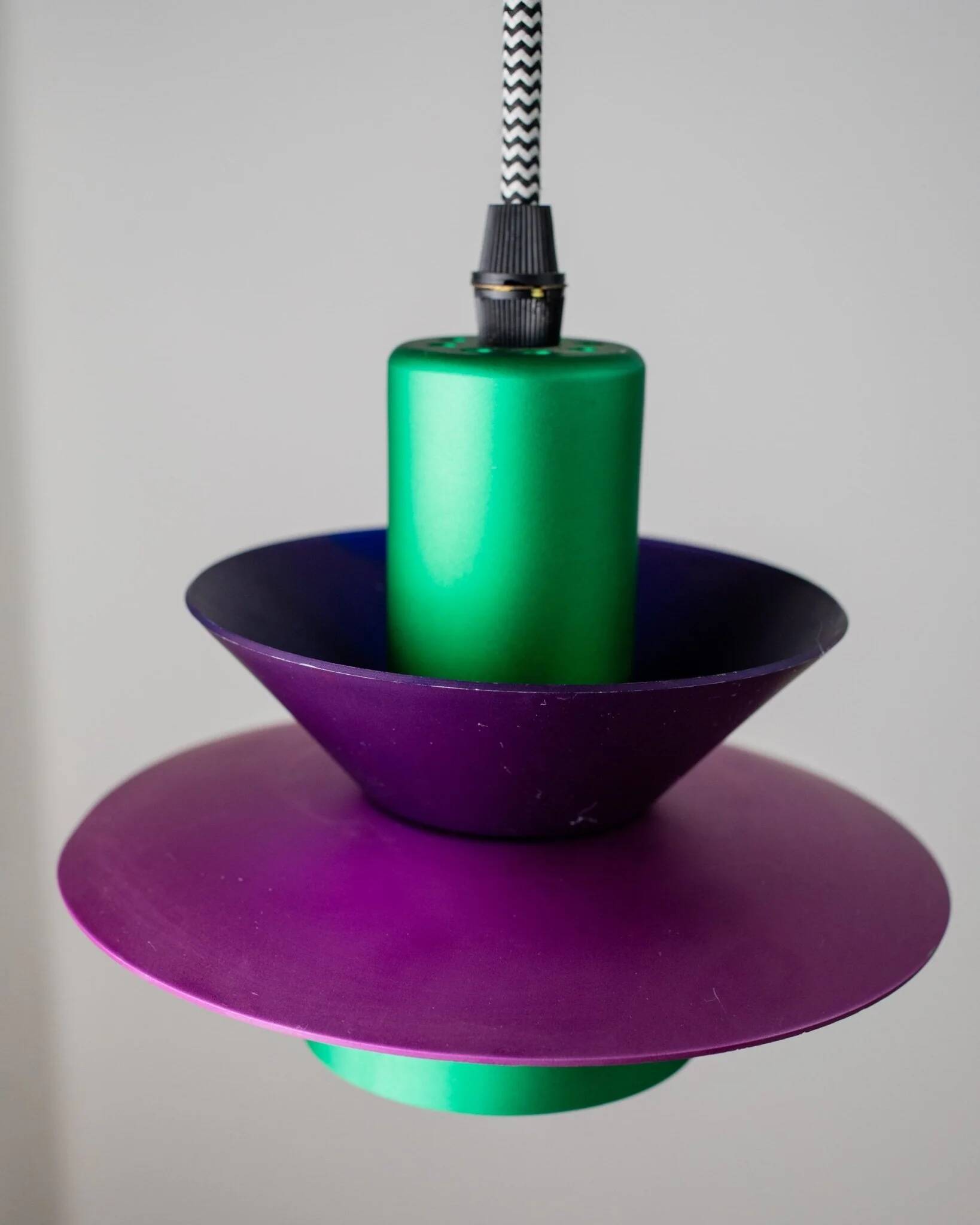 Vintage aluminum ceiling lamp in purple and green, Memphis/postmodern zigzag striped cable, bold pop-art pendant