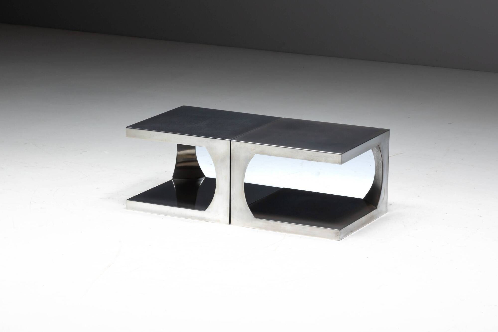 Tables d'appoint modernistes en aluminium, Italie, années 1970