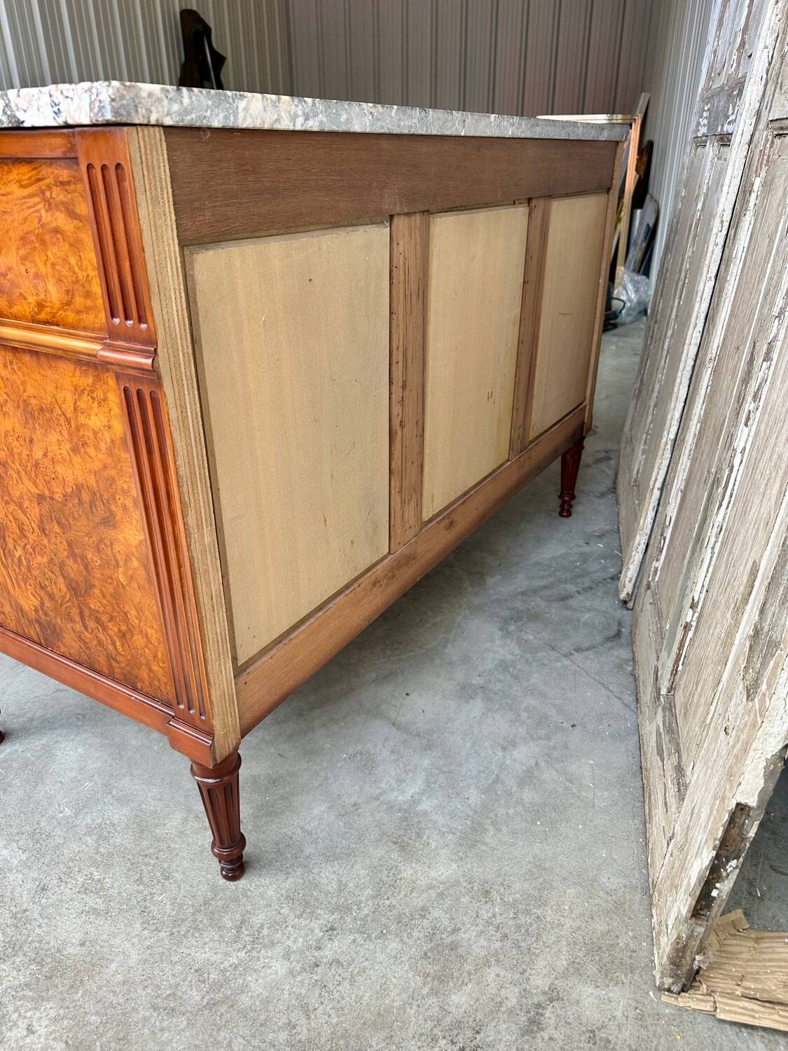 Louis XVI style chest of drawers in elm burl
