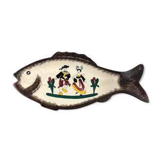 Plat en forme de poisson avec breton