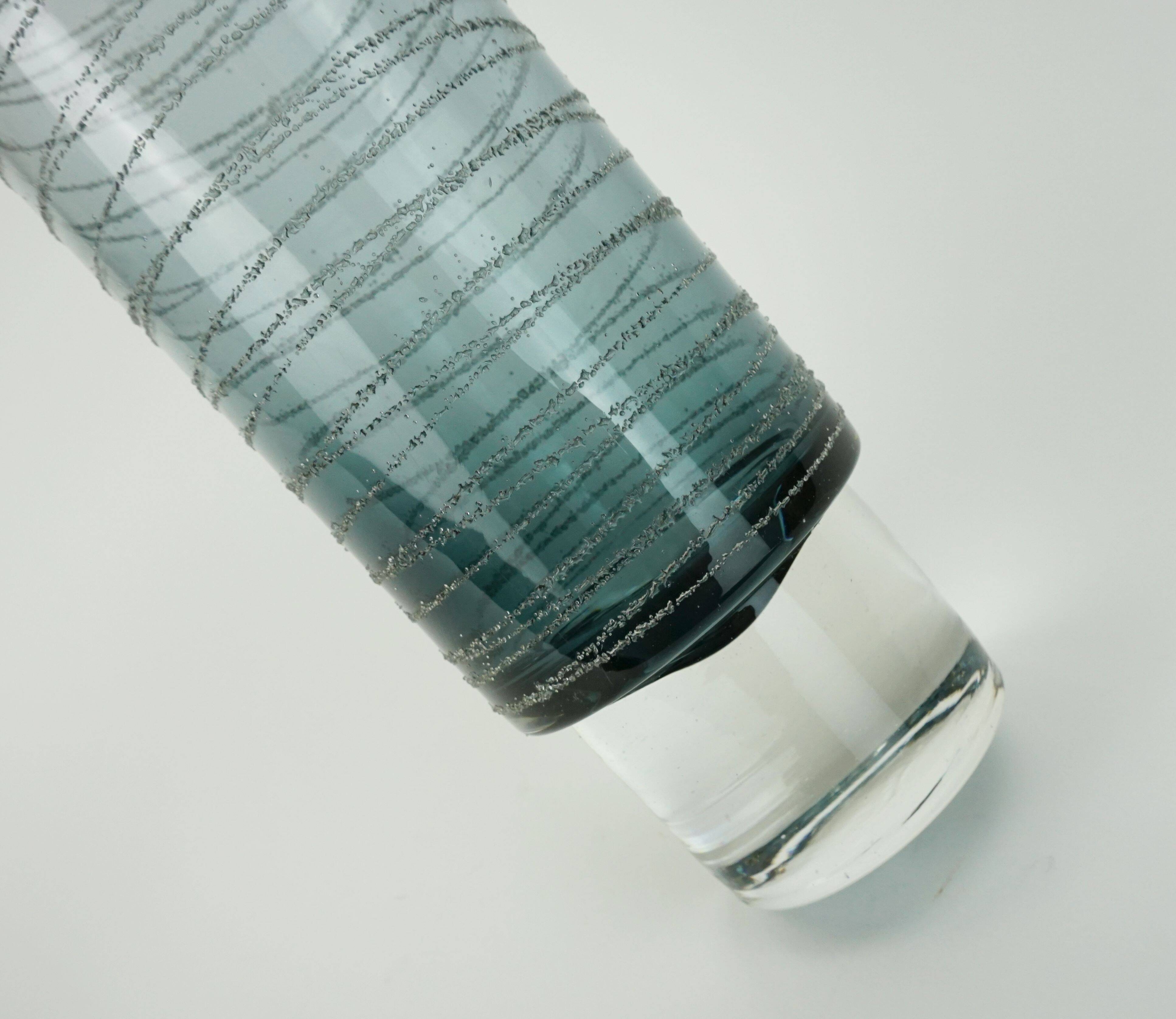 vase en verre moderne du milieu du siècle avec décoration en fil des années 1960-70