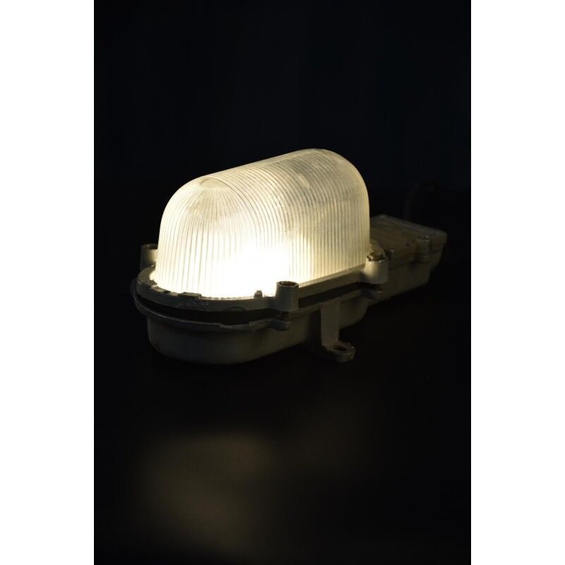 Industrial wall lamp