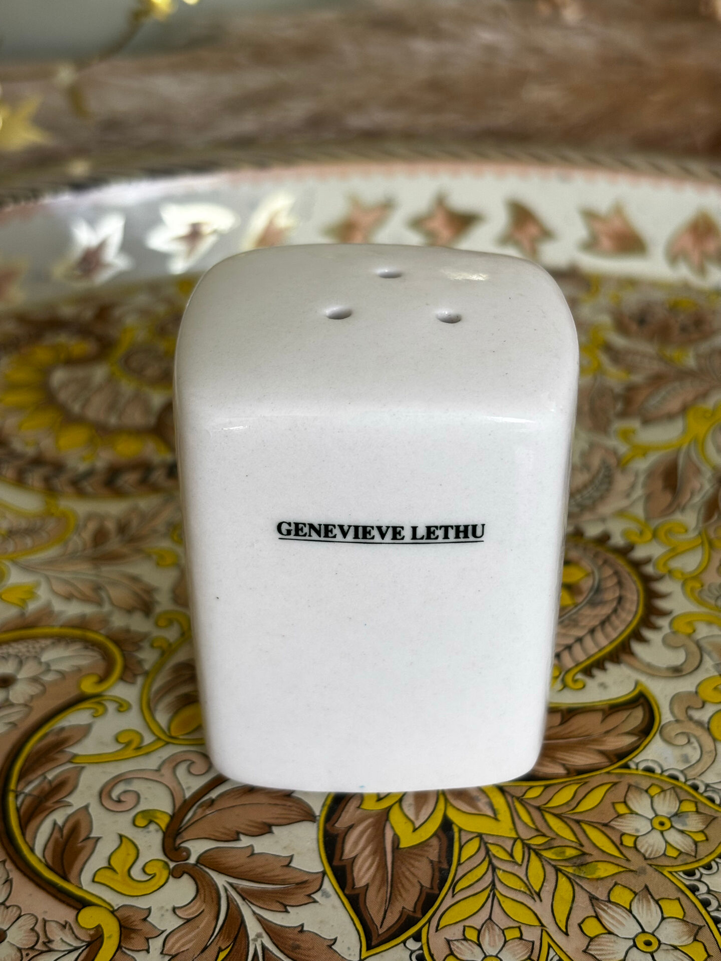 Ensemble salière poivrière blanches Geneviève Lethu