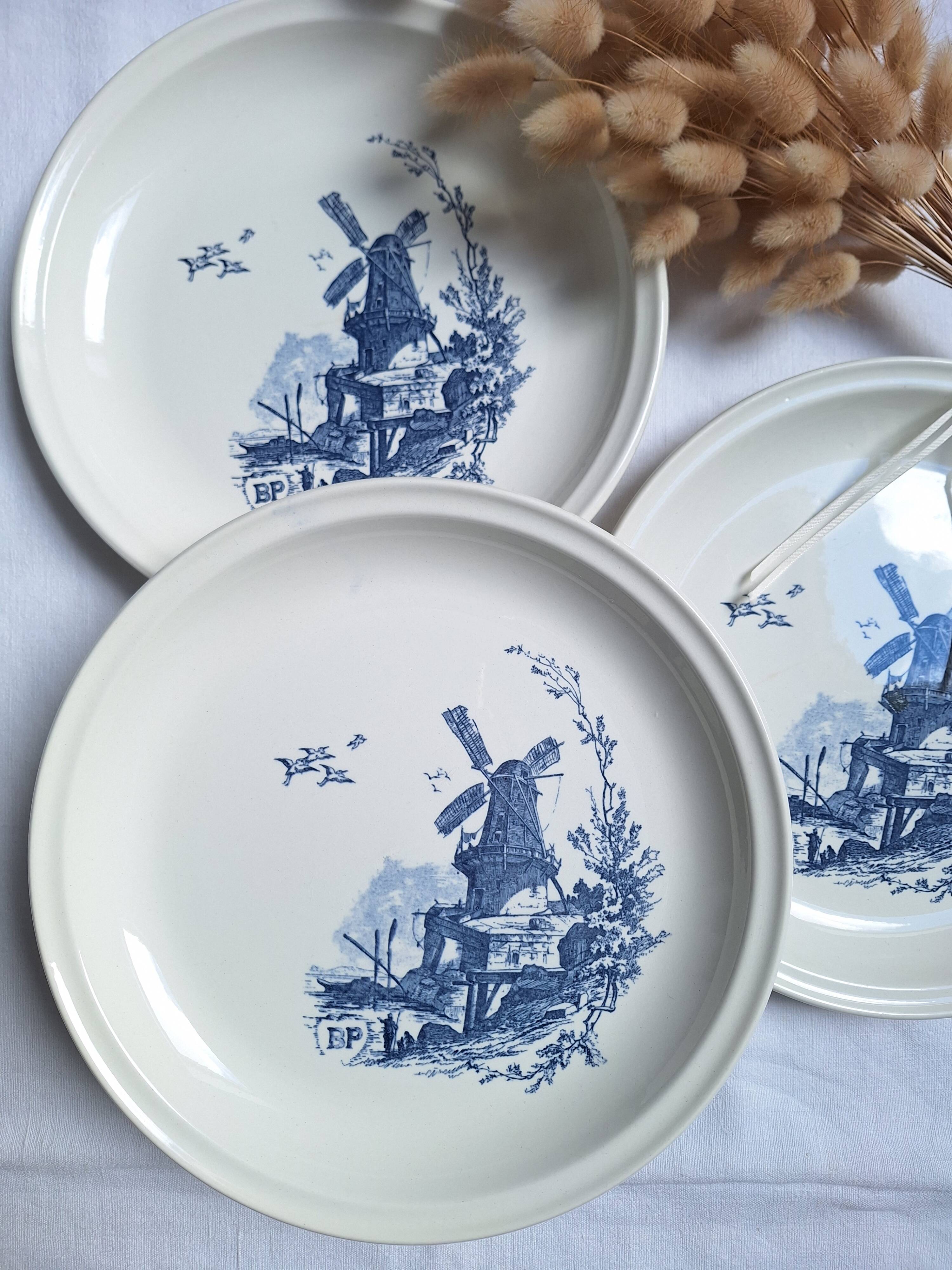 Assiettes plates moulin bleu vintage