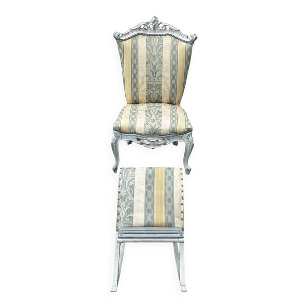 Chauffeuse de style Louis XV avec repose-pieds assorti – XXe siècle