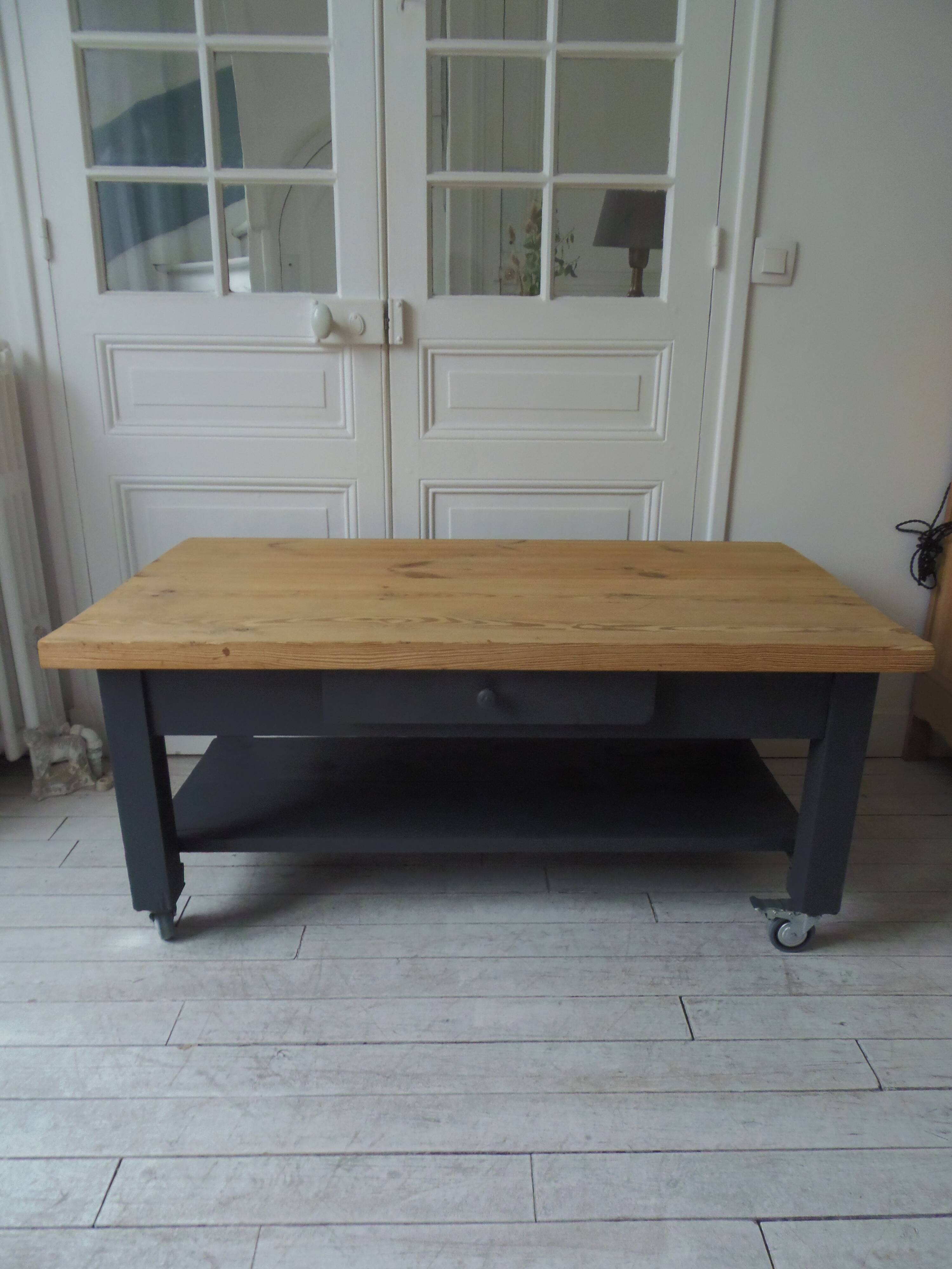 Coffee table on casters, 1 drawer, 1 shelf, re-enchanted in slate gray, wooden top.