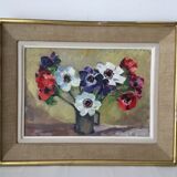 Table framed bouquet of flowers