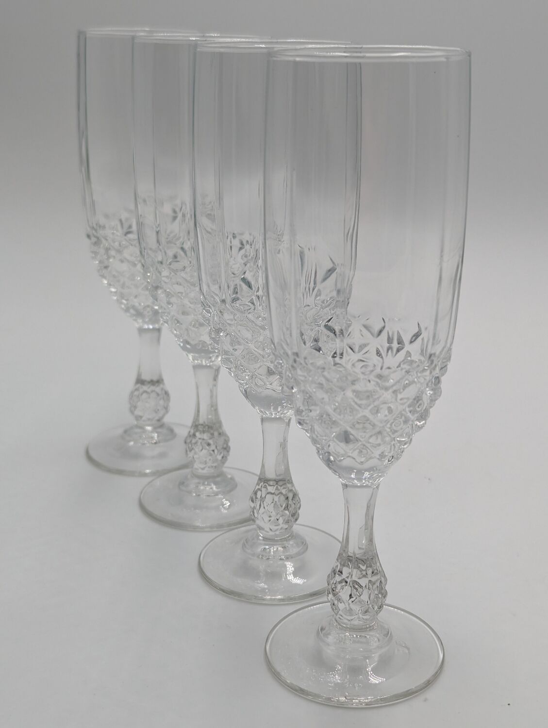 4 Luminarc glass flutes