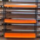 Étagère string métal noir plateau plastique orange