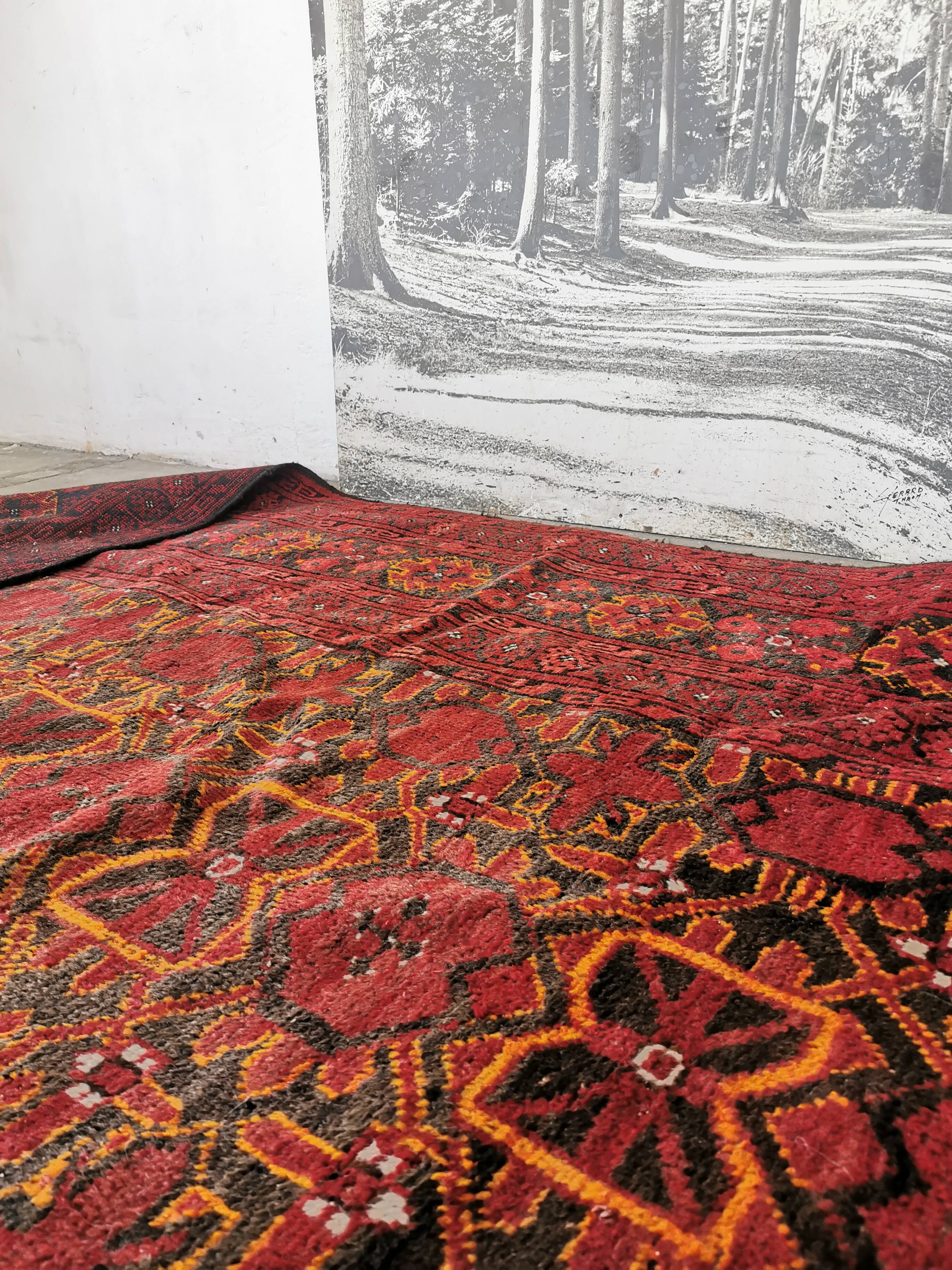 Large handmade Persian rug 310/230 cm