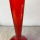 Vase en verre rouge