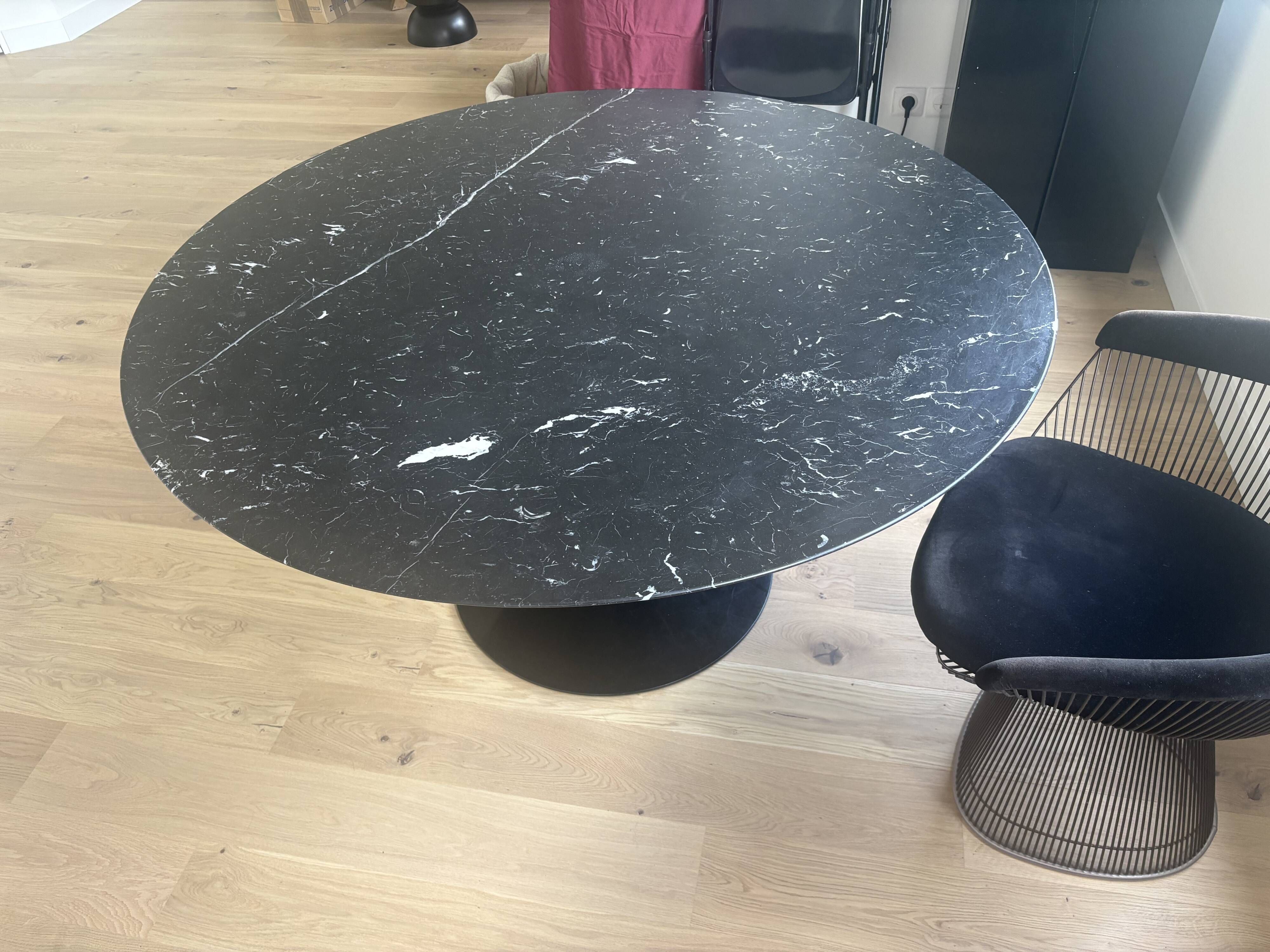 Sarrinen Tulip Table Ronde