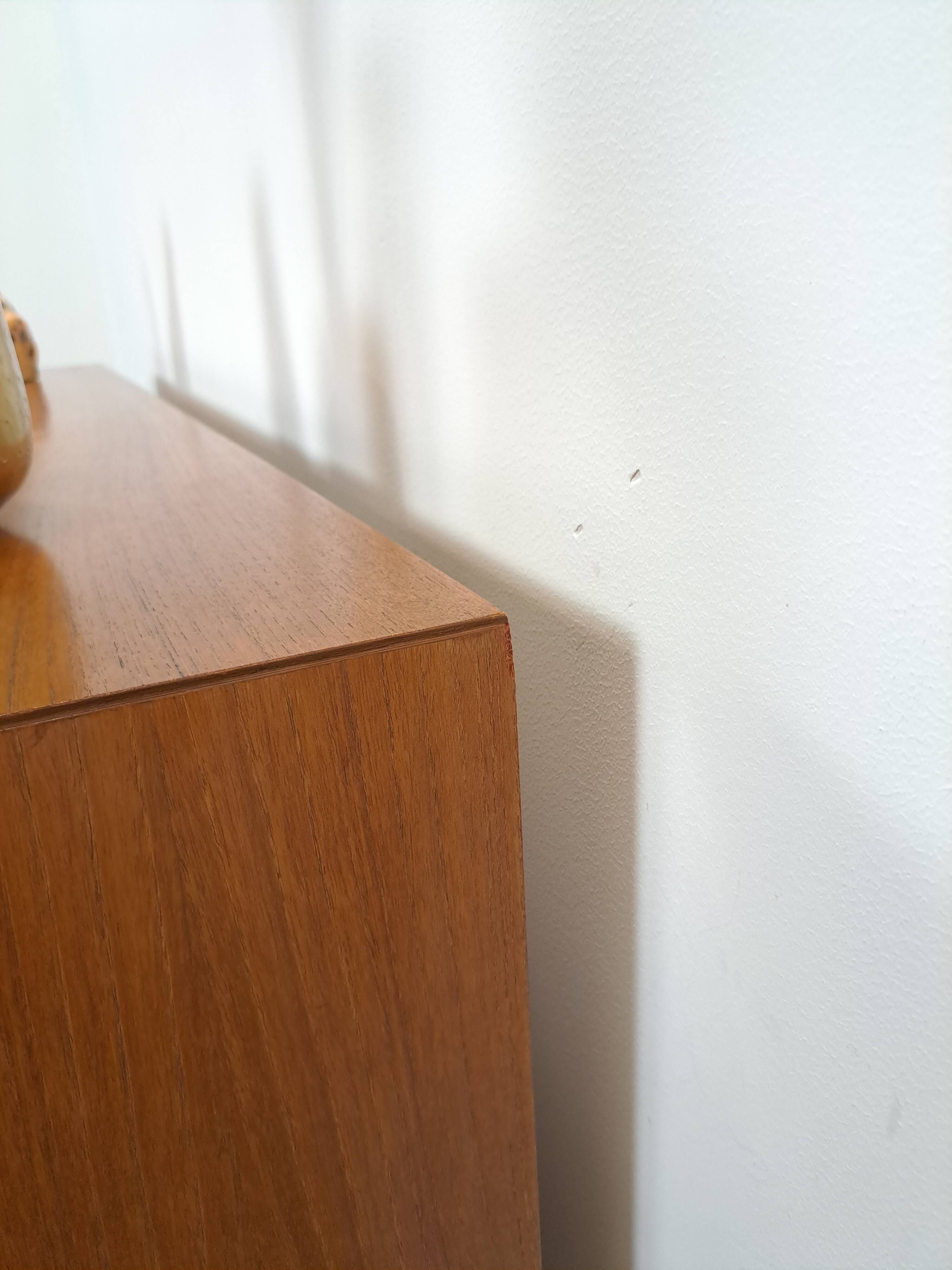 Dressoir avec de grandes capacités en lades vintage