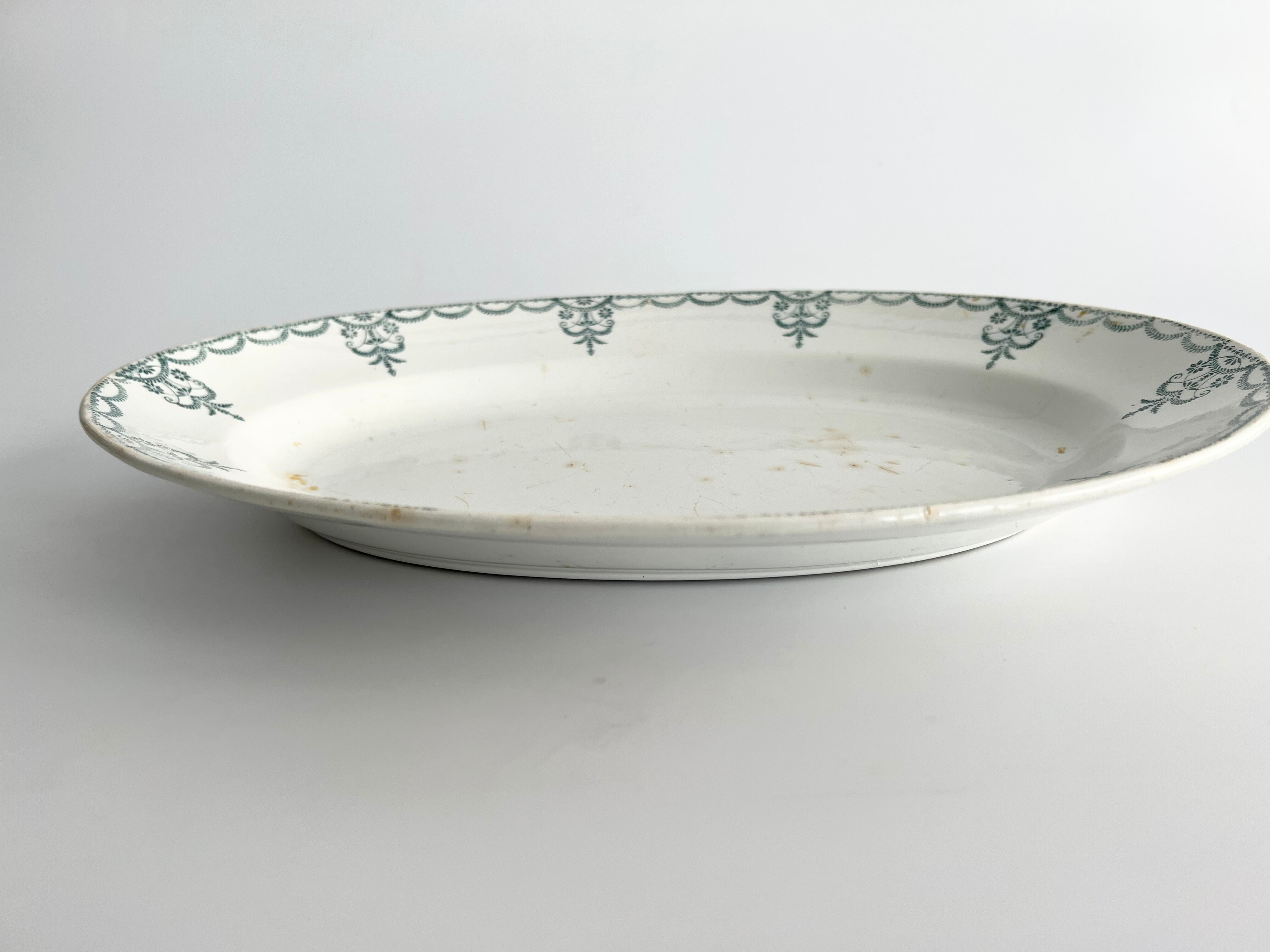 Dish Terre de Fer garland Louis XVI