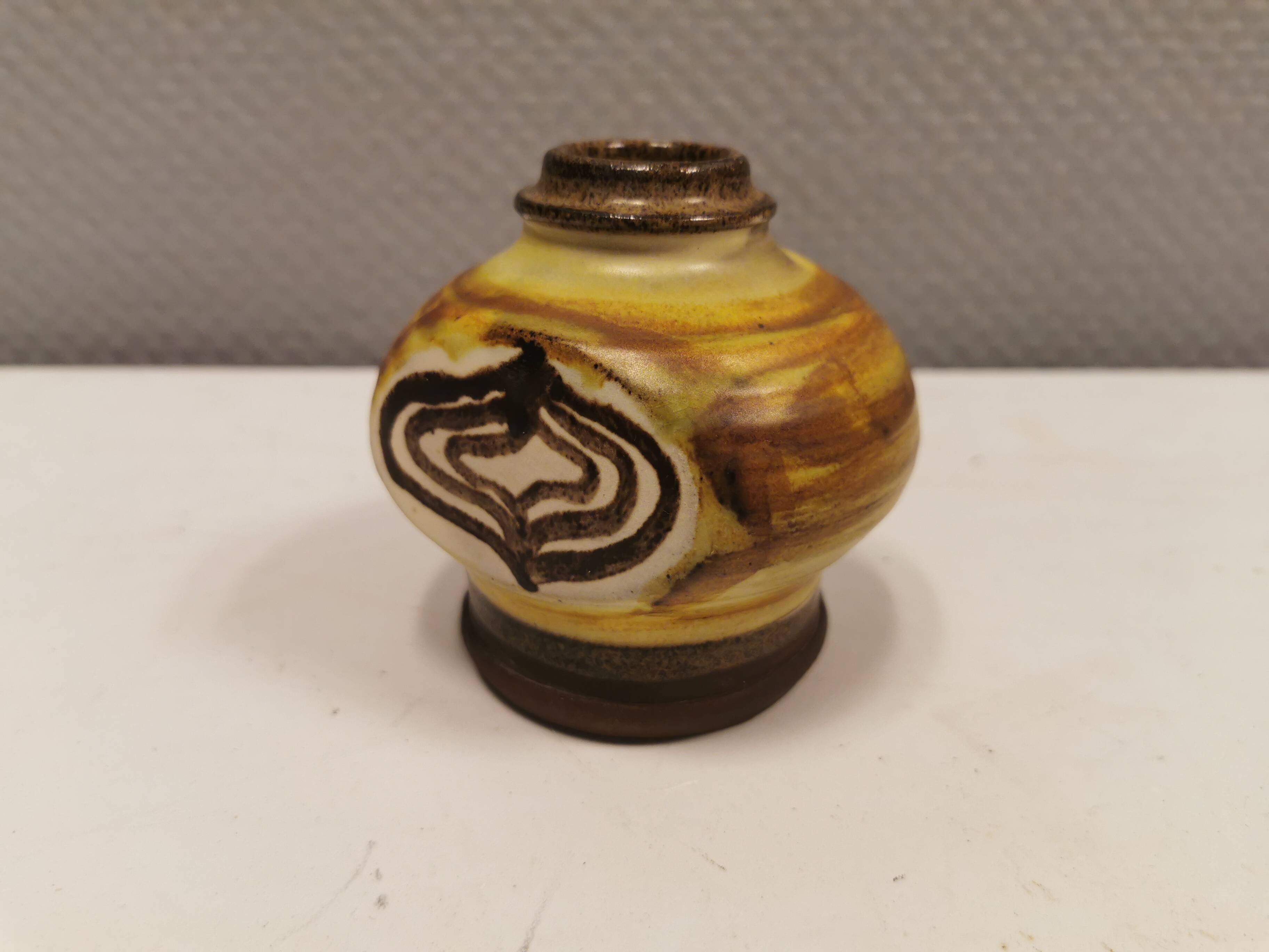 Small, beautiful vase in stoneware. Danish from the 1960s and made by Inge Lise Eder.