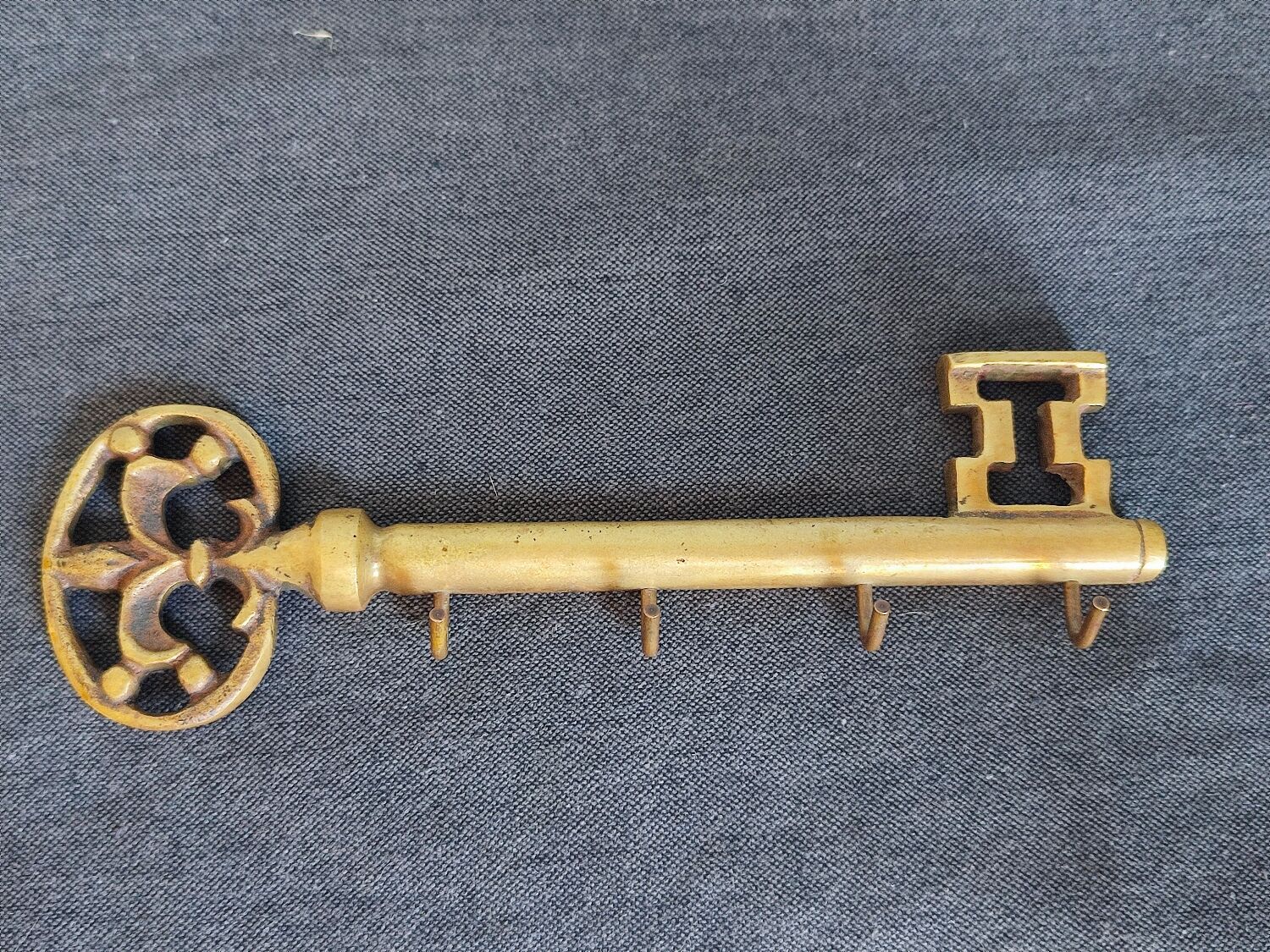 Key holder in the shape of a vintage key