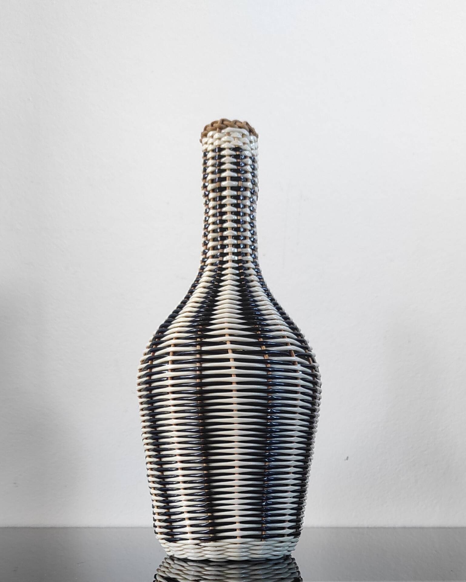 Vintage bottle in two-tone woven scoubidou.